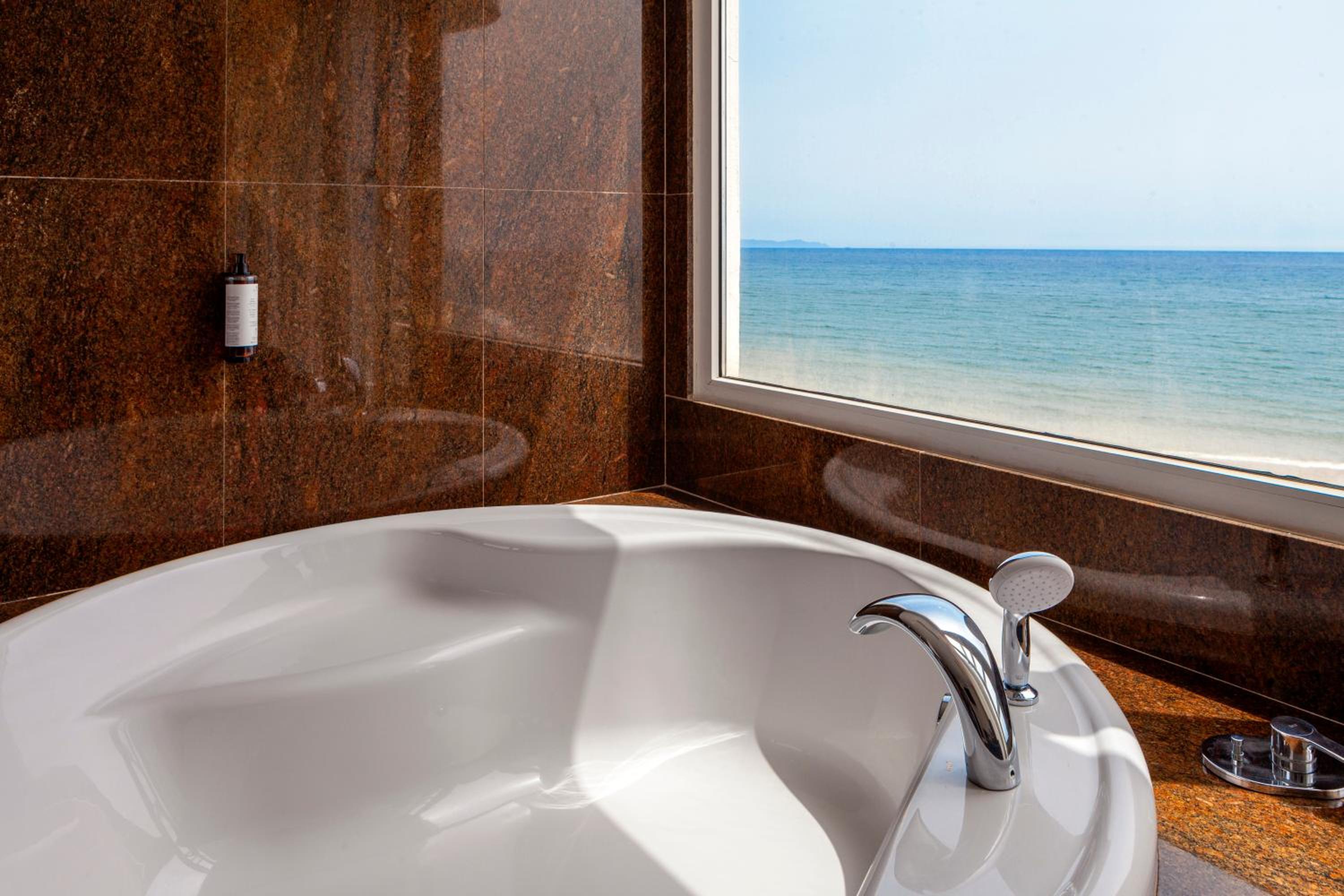 Junior Suite (2 Adults) - Photo 3