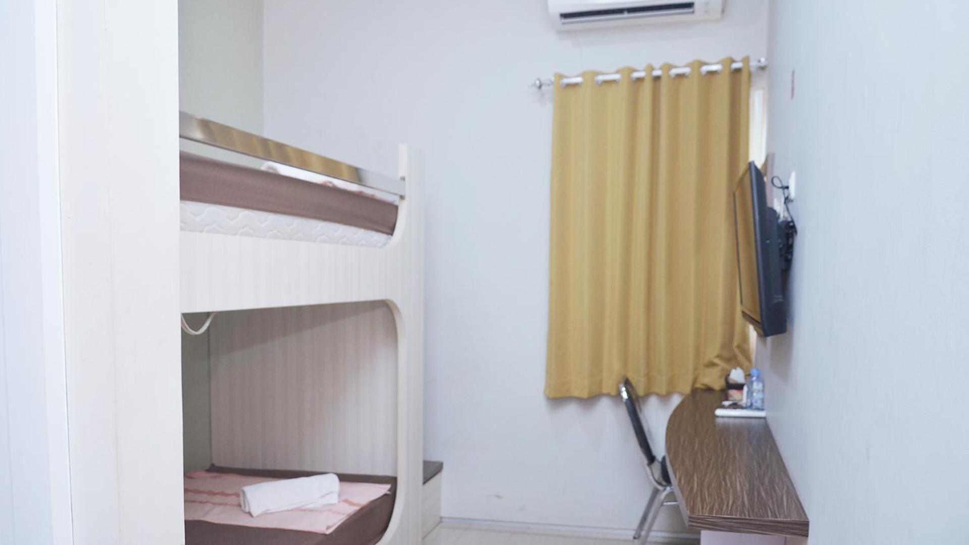 Budget Double Room photo 3