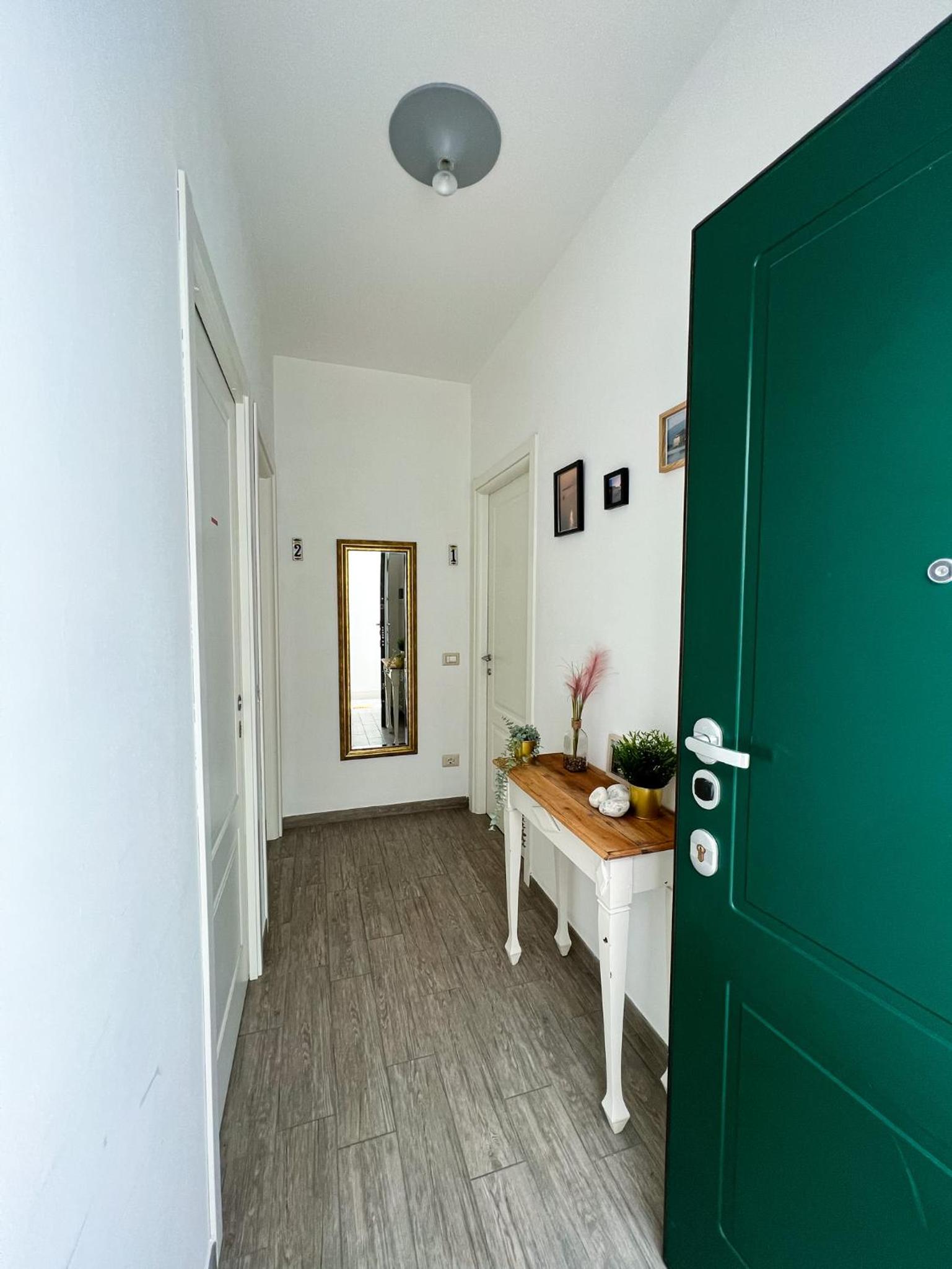 One-Bedroom Apartment photo 3