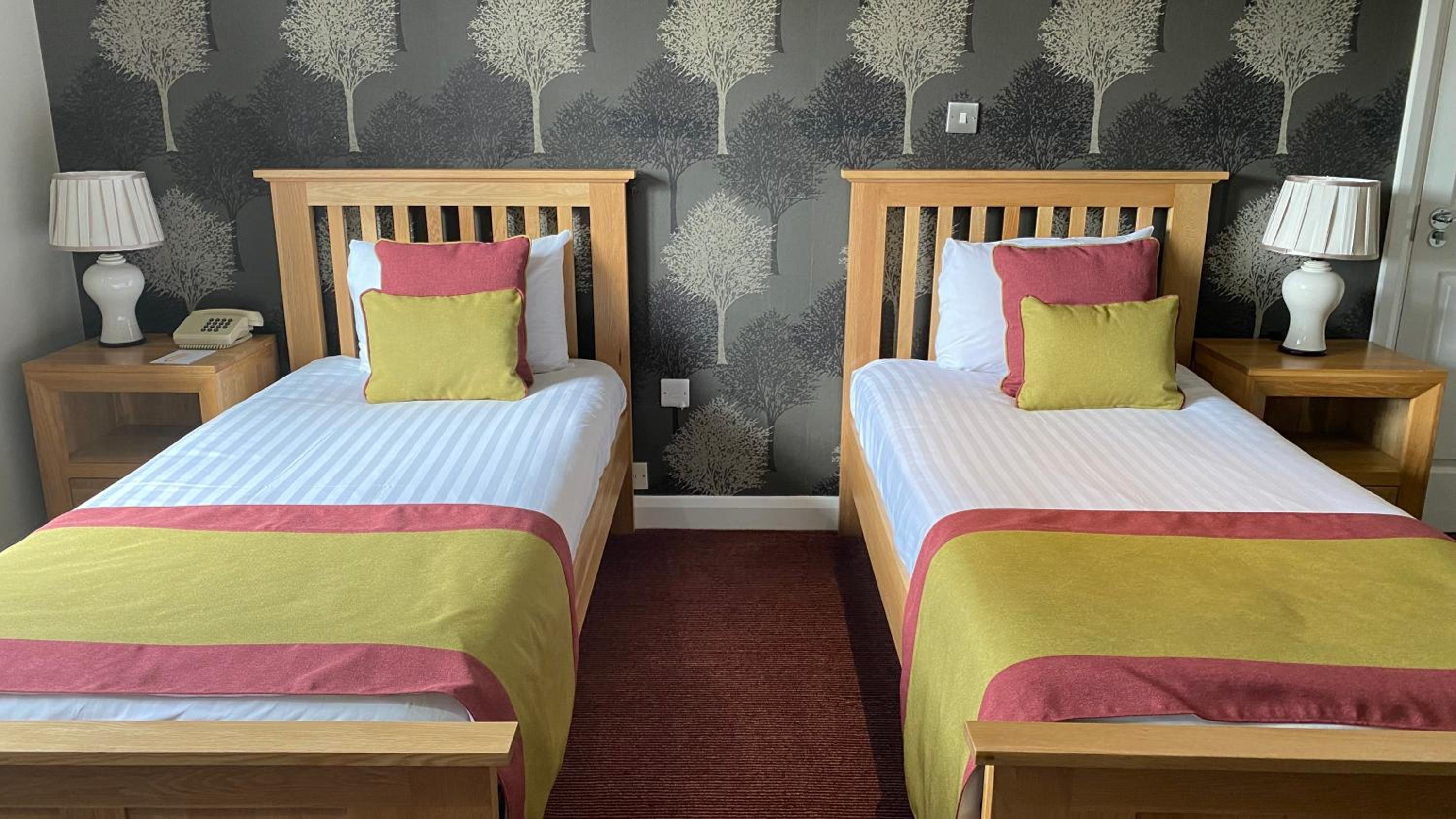 Business Twin Room - Photo 1