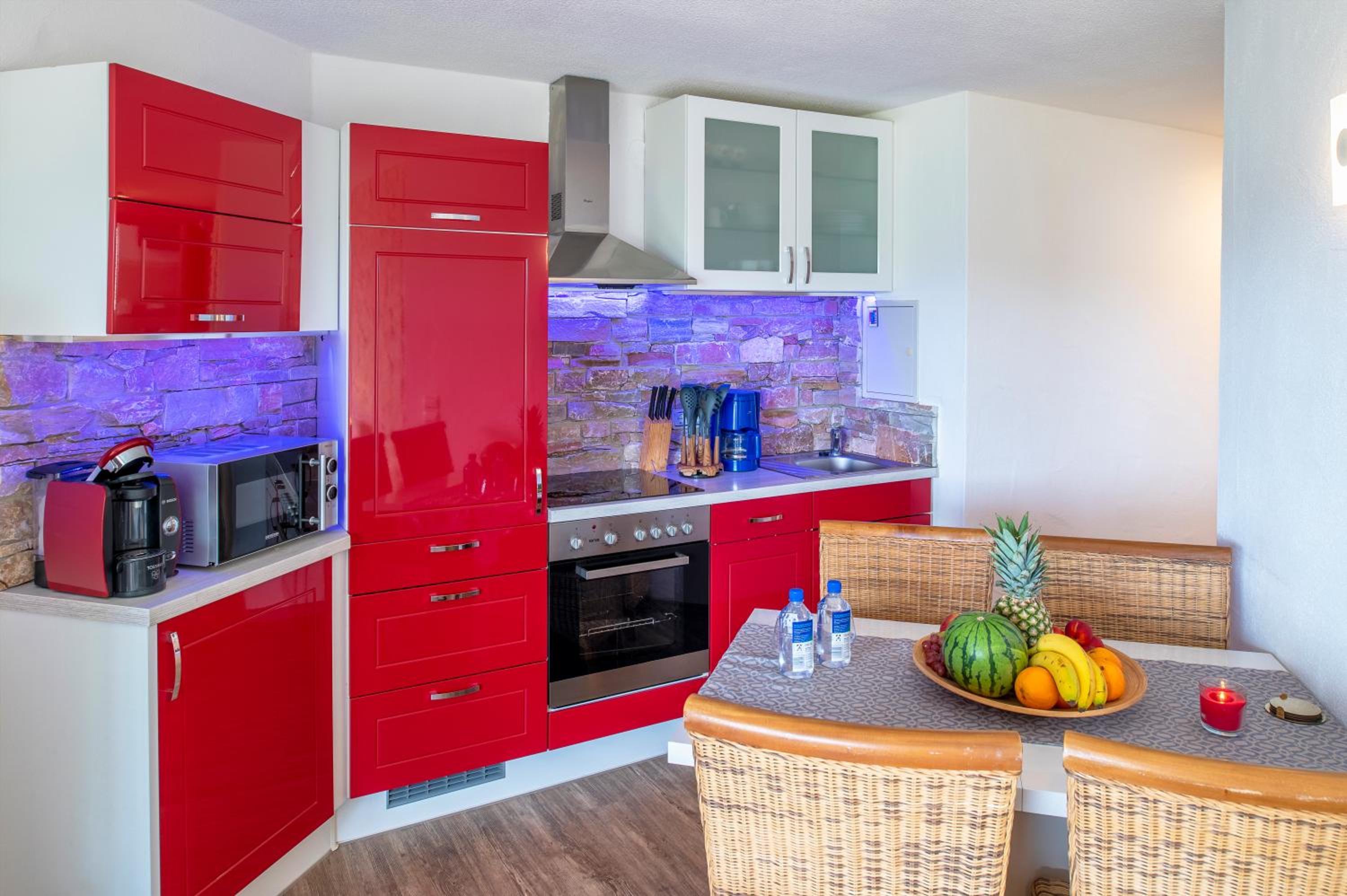 Luxury Two-Bedroom Apartment with Balcony and Lake View photo 2