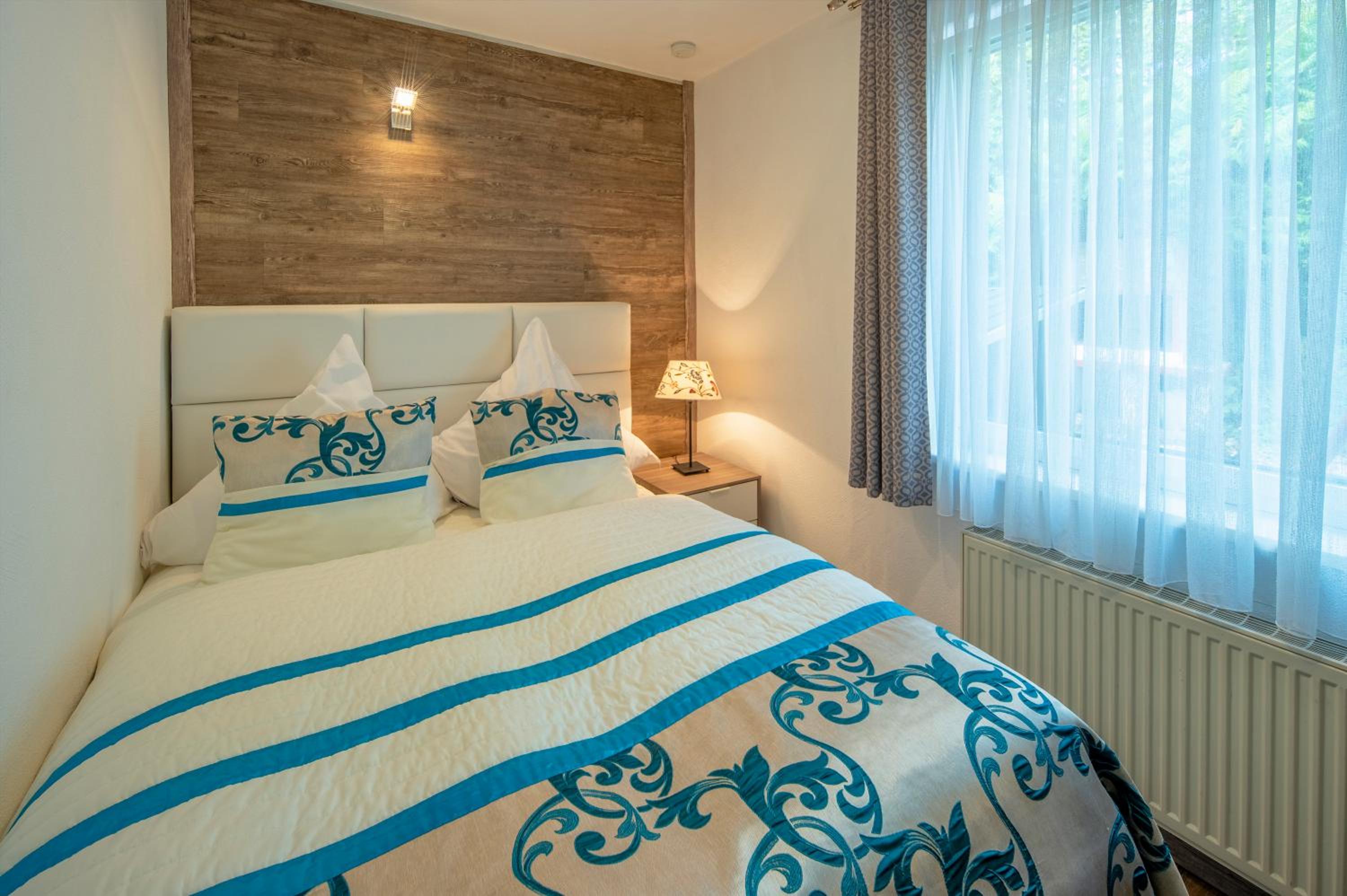 Luxury Two-Bedroom Apartment with Balcony and Lake View photo 3