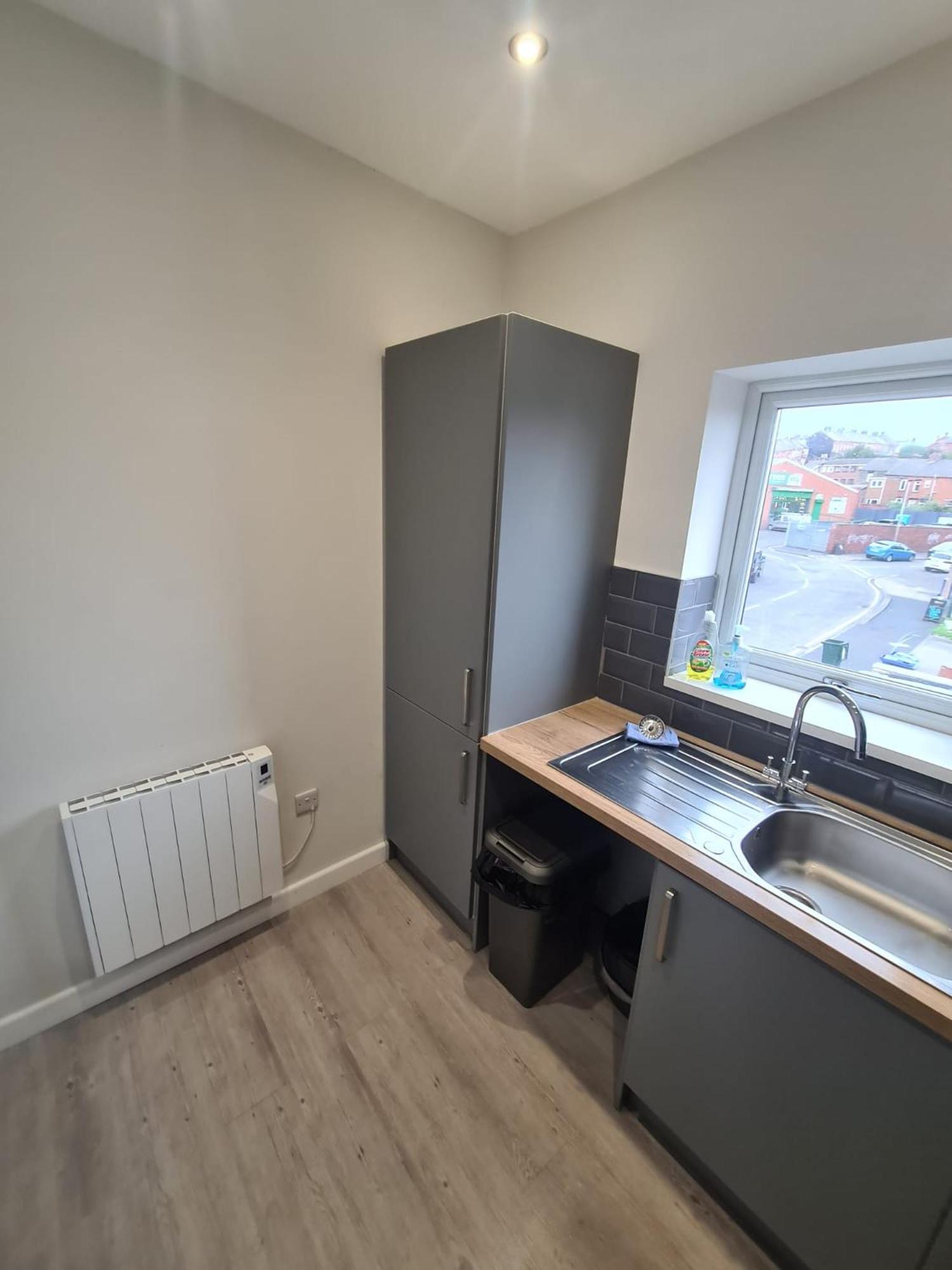 Room 2 - Photo 3