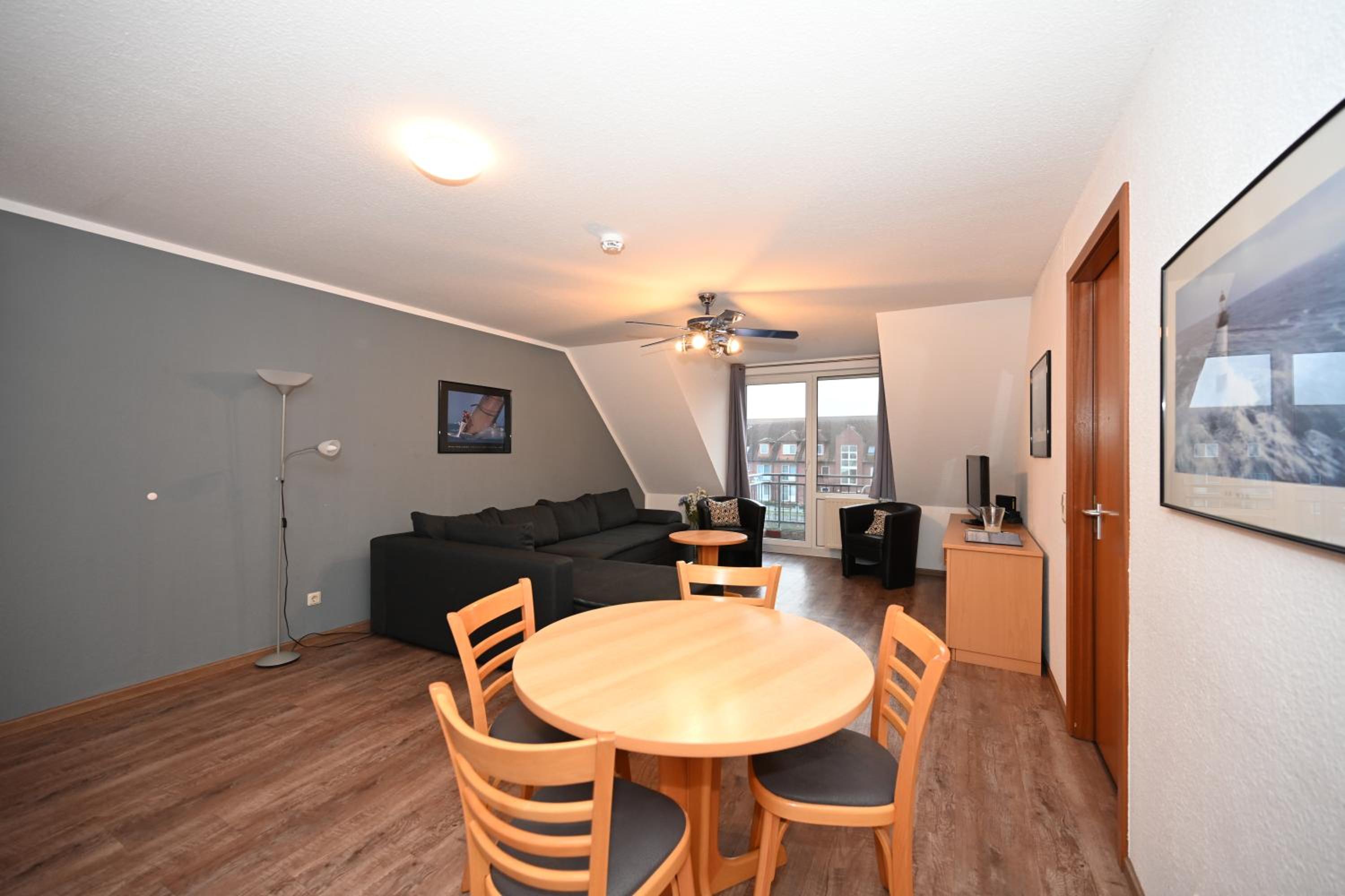 Three-Room Apartment with Harbor View