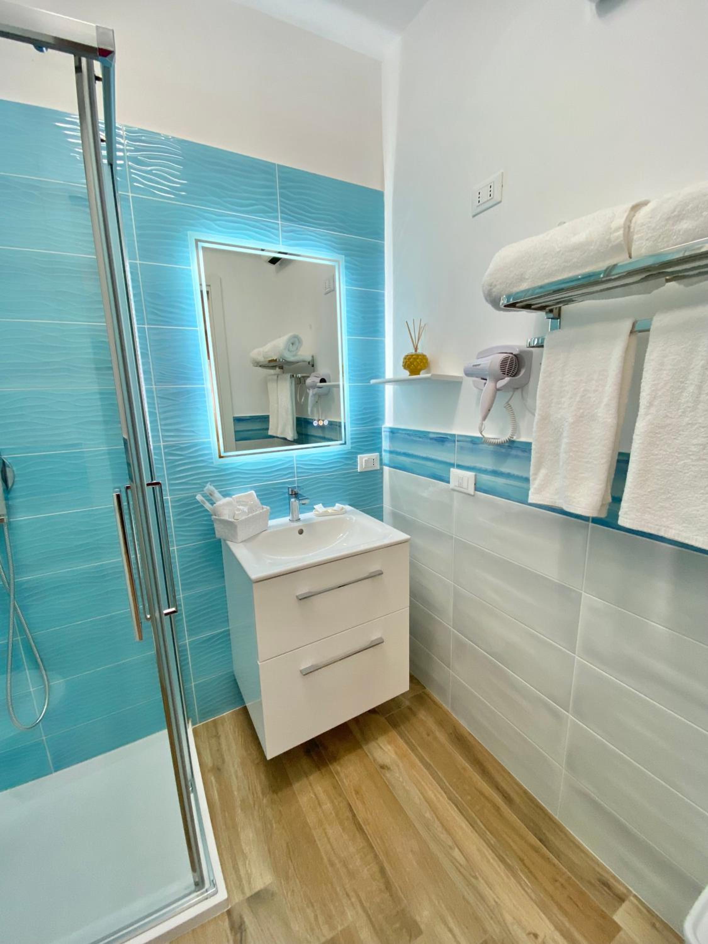 Double Room with Private Bathroom photo 3