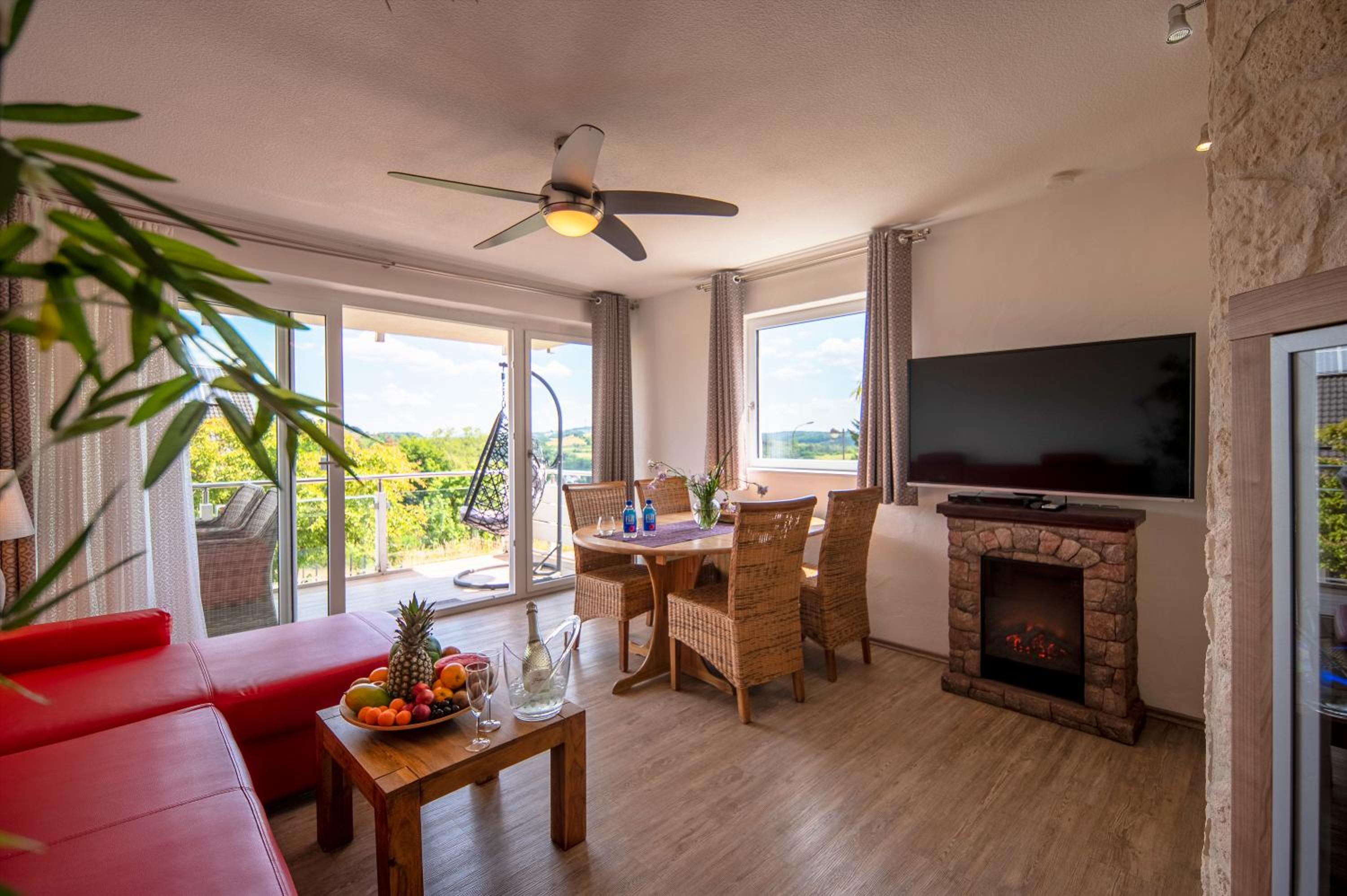 Two-Bedroom Apartment with Balcony photo 2
