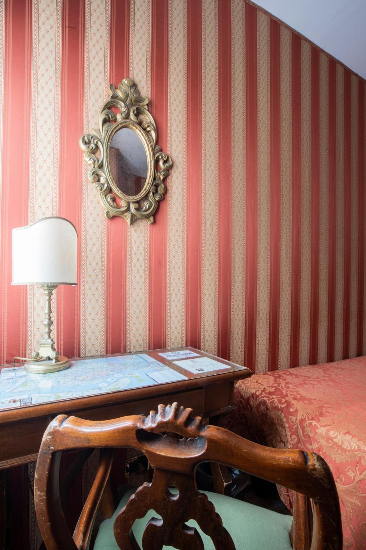 Single Room photo 3