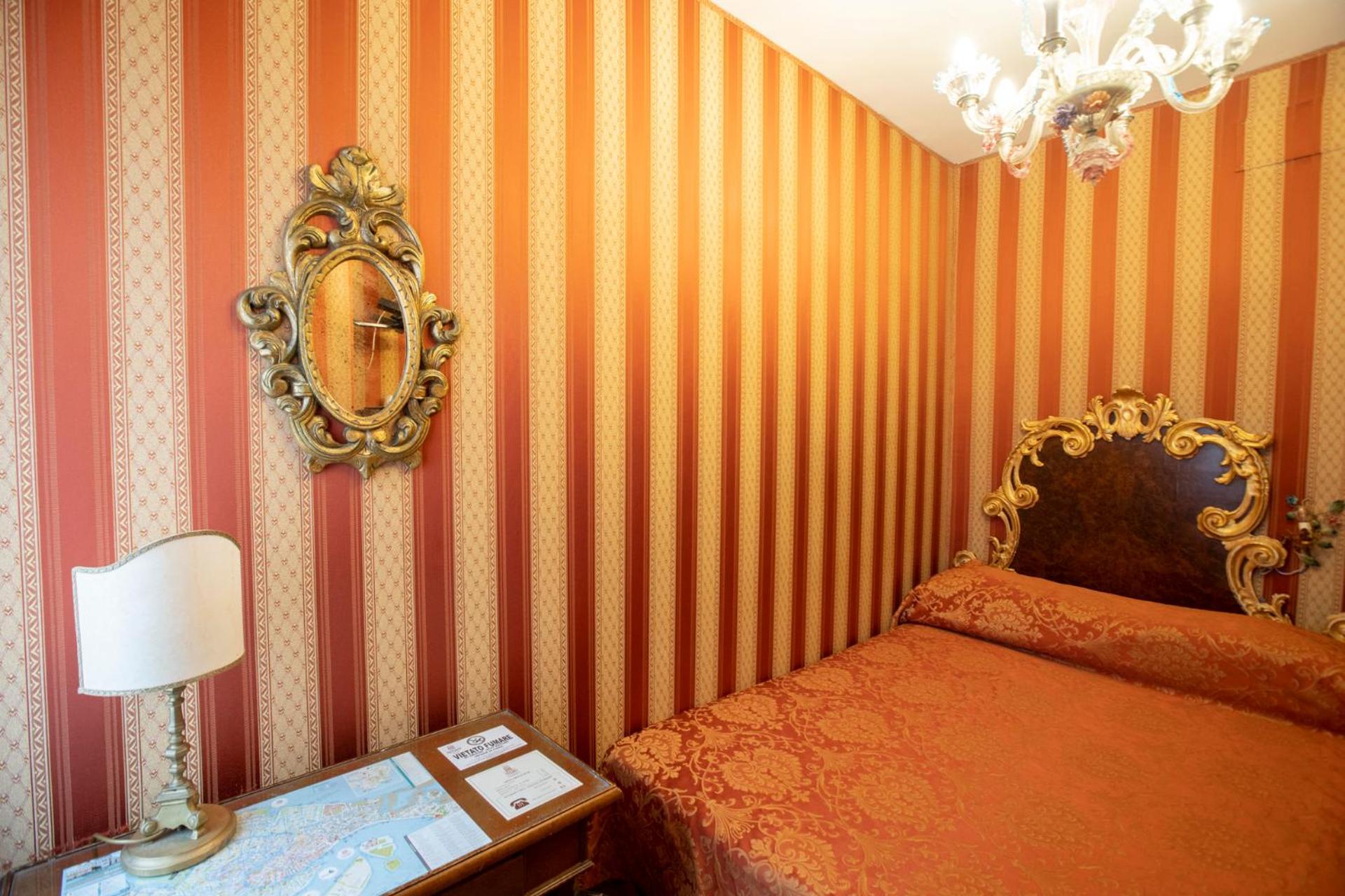 Single Room photo 2