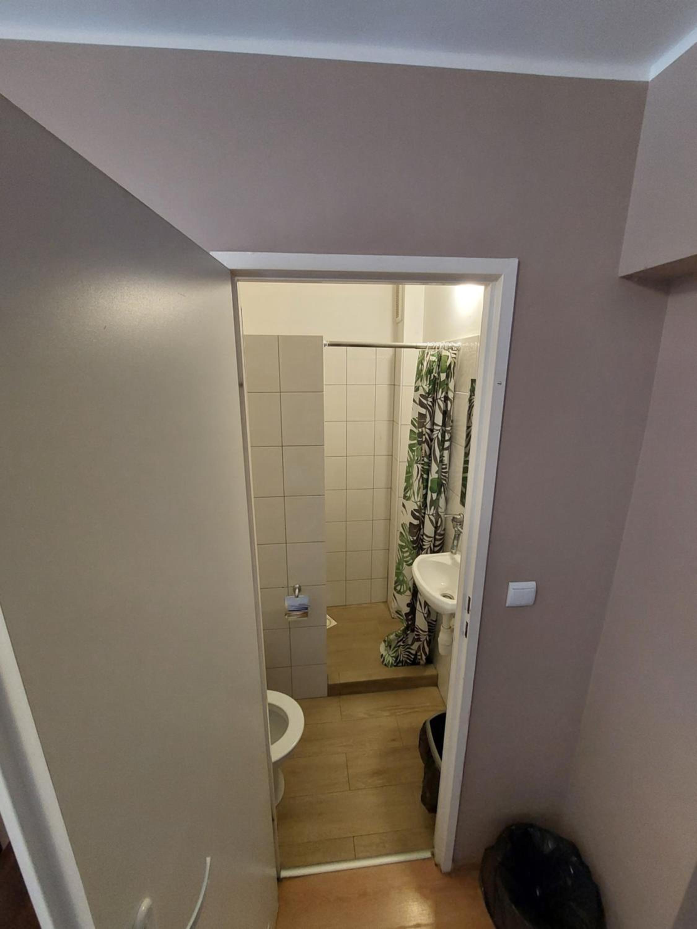 Small Twin Room - Photo 7