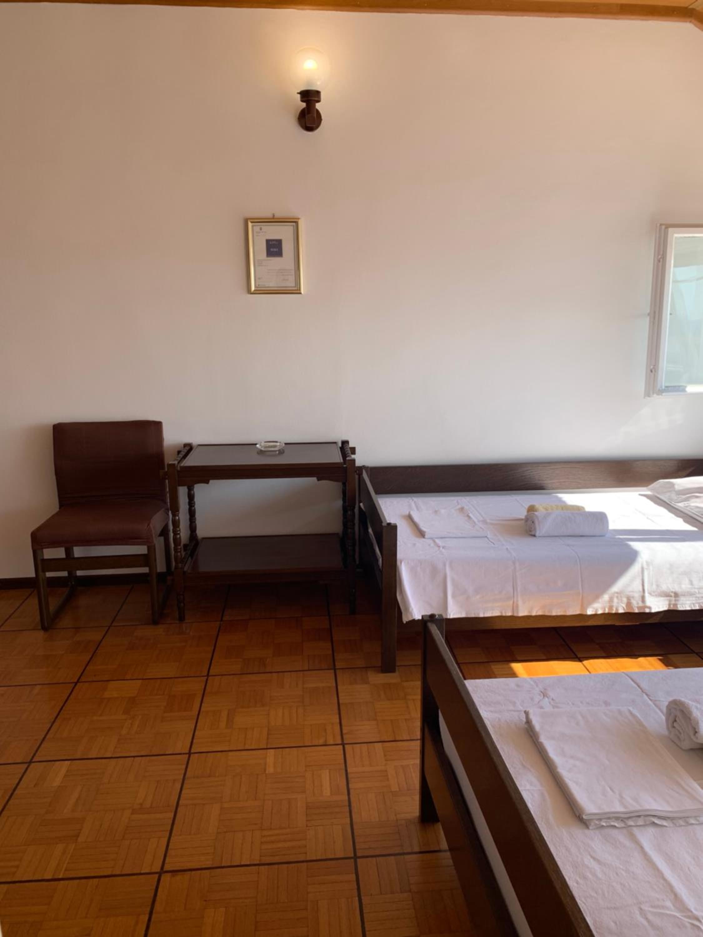 Quadruple Room with Private Bathroom - Photo 2