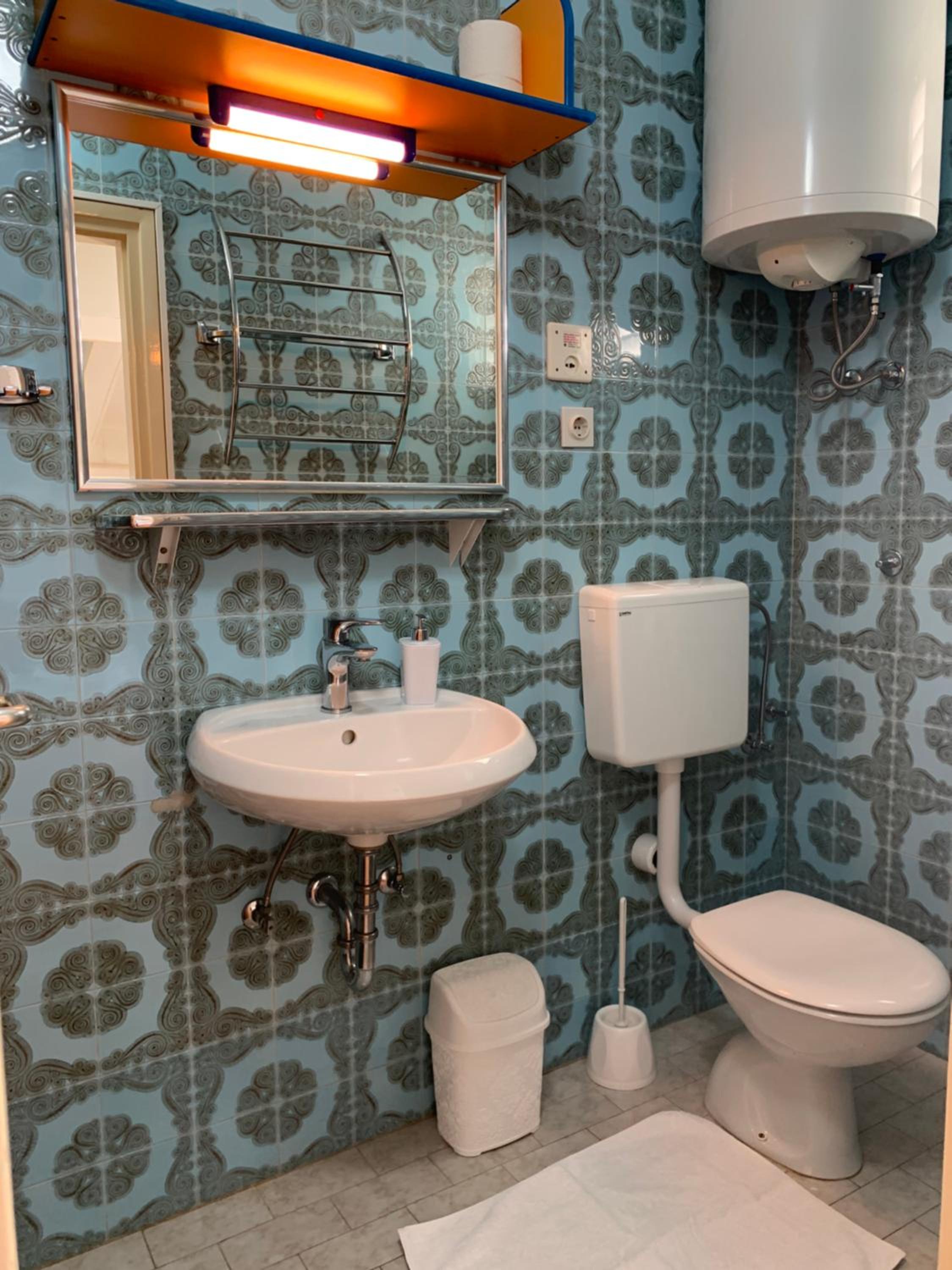 Triple Room with Private Bathroom - Photo 6