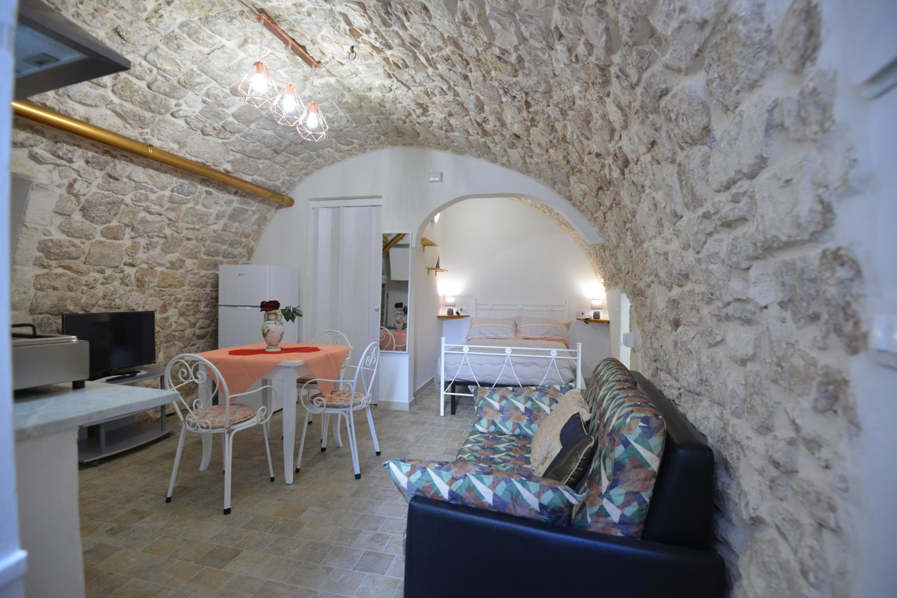 Studio Apartment - Photo 3