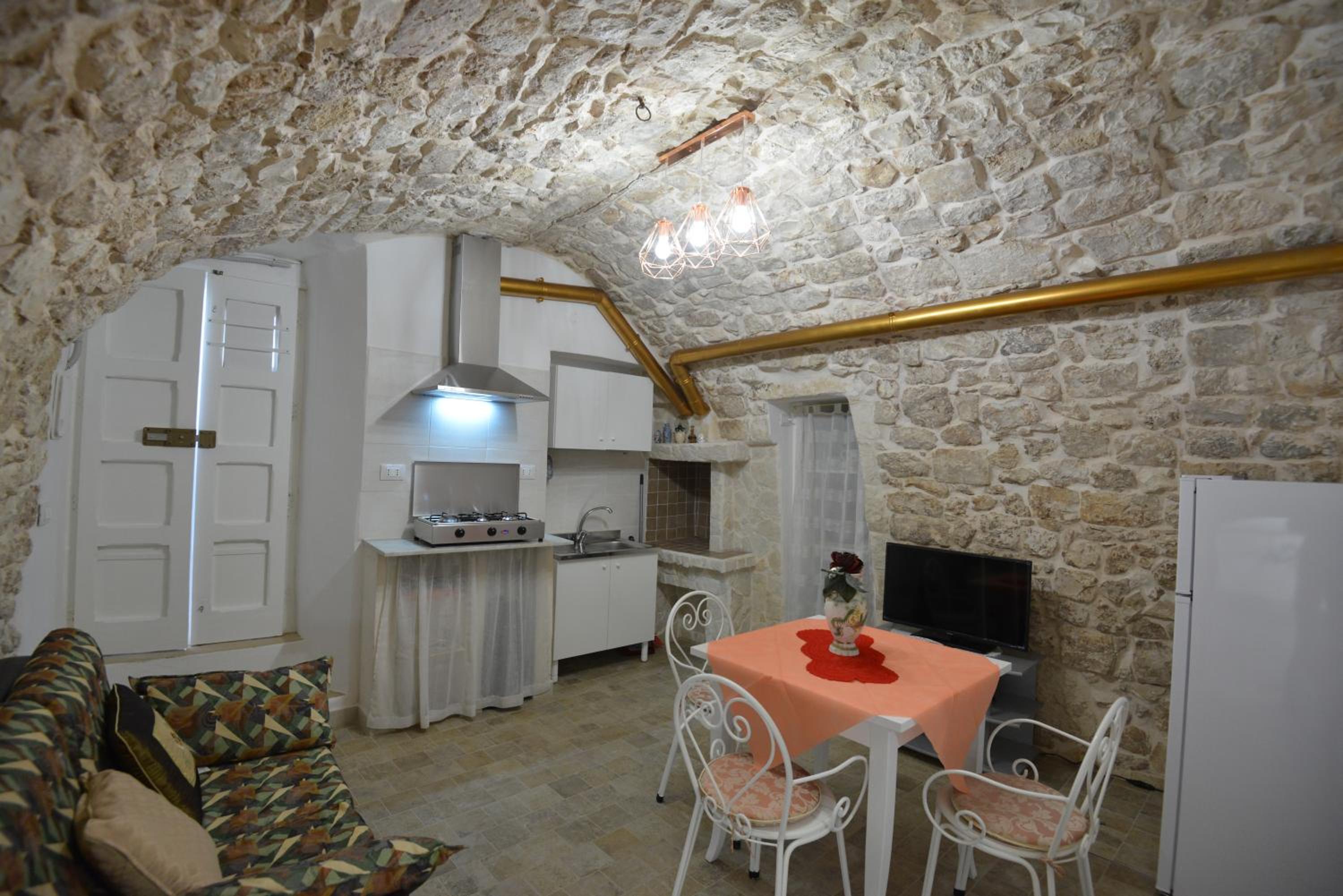 Studio Apartment - Photo 2