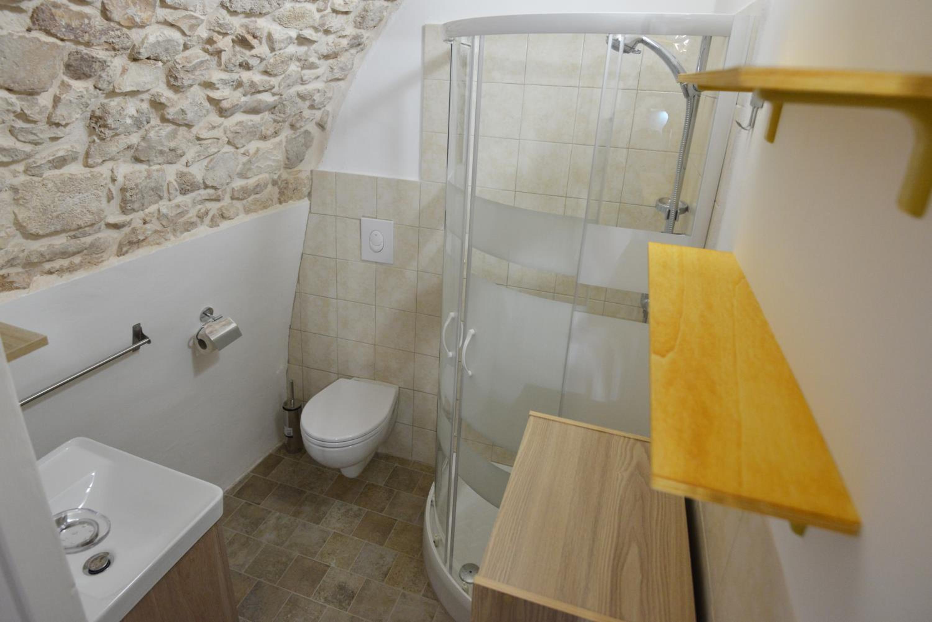 Studio Apartment - Photo 7