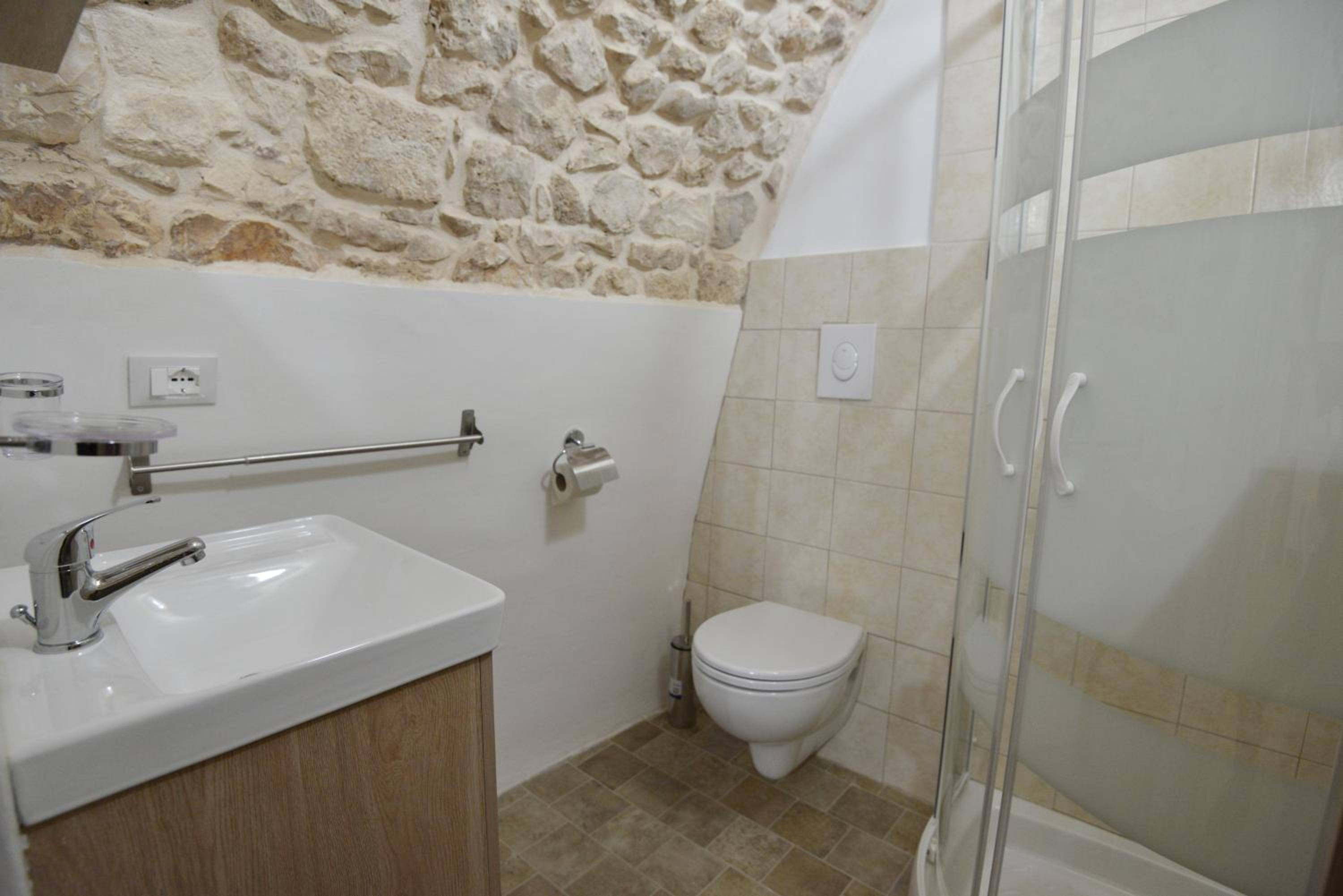 Studio Apartment - Photo 8