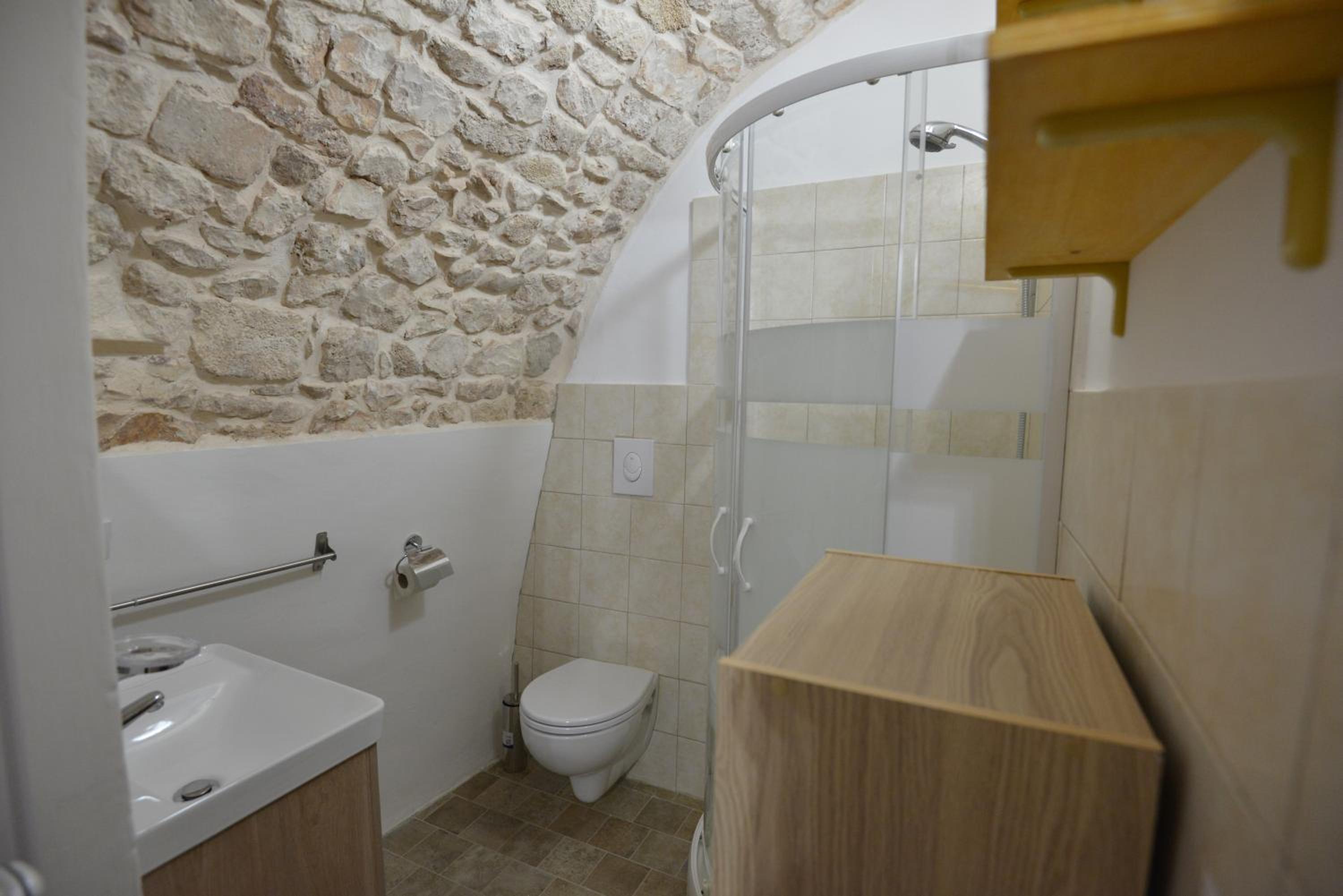 Studio Apartment - Photo 9