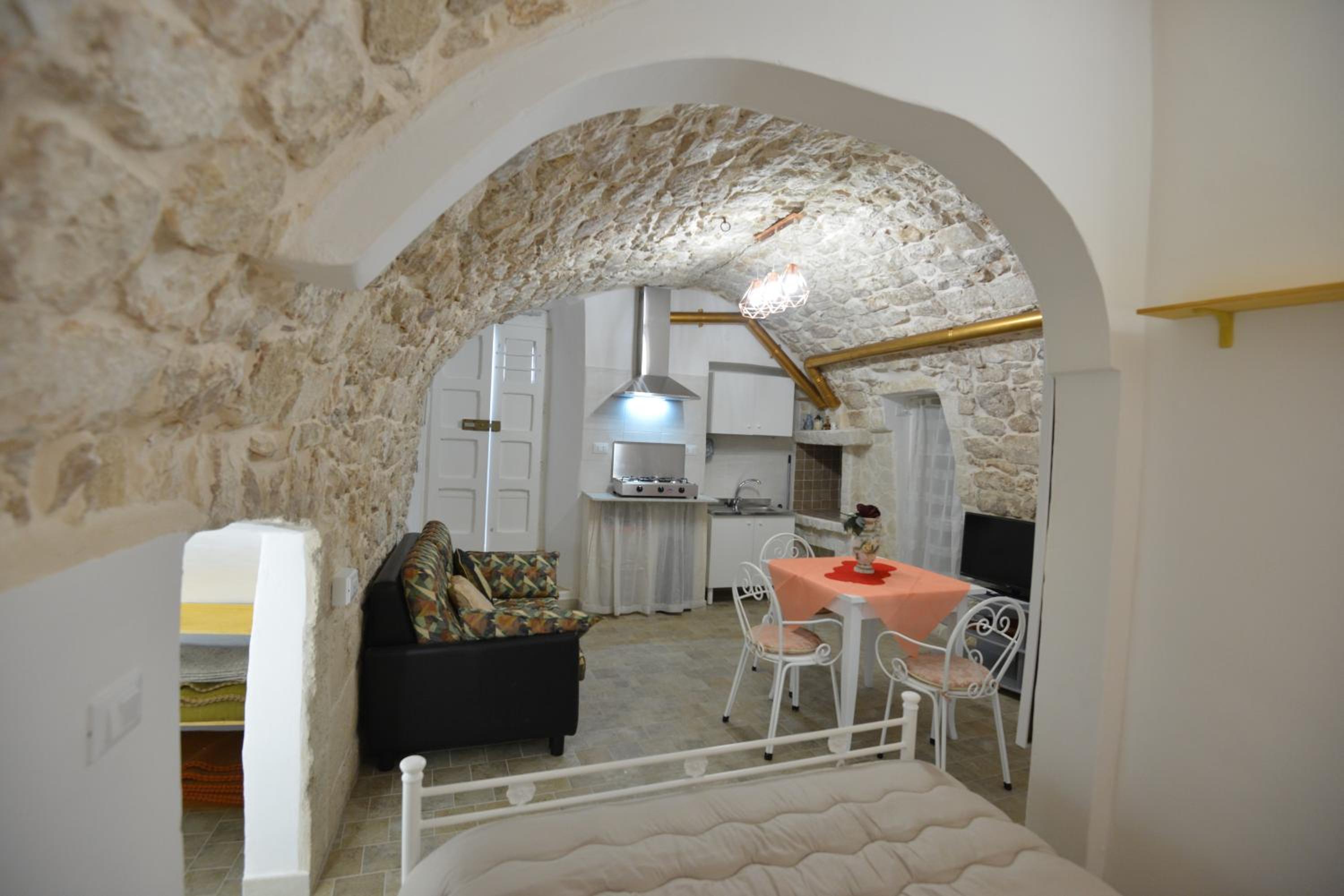 Studio Apartment - Photo 11