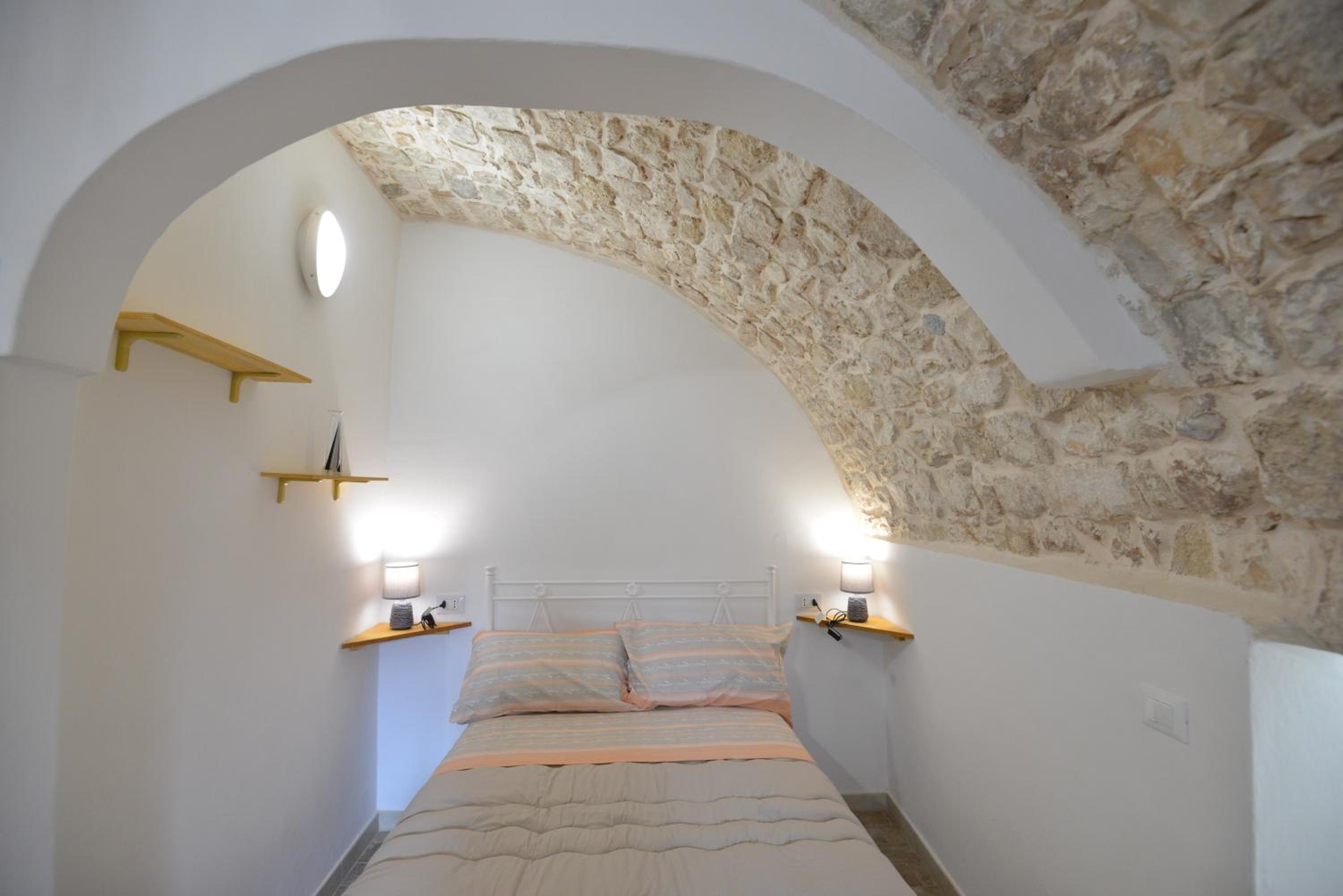 Studio Apartment - Photo 1