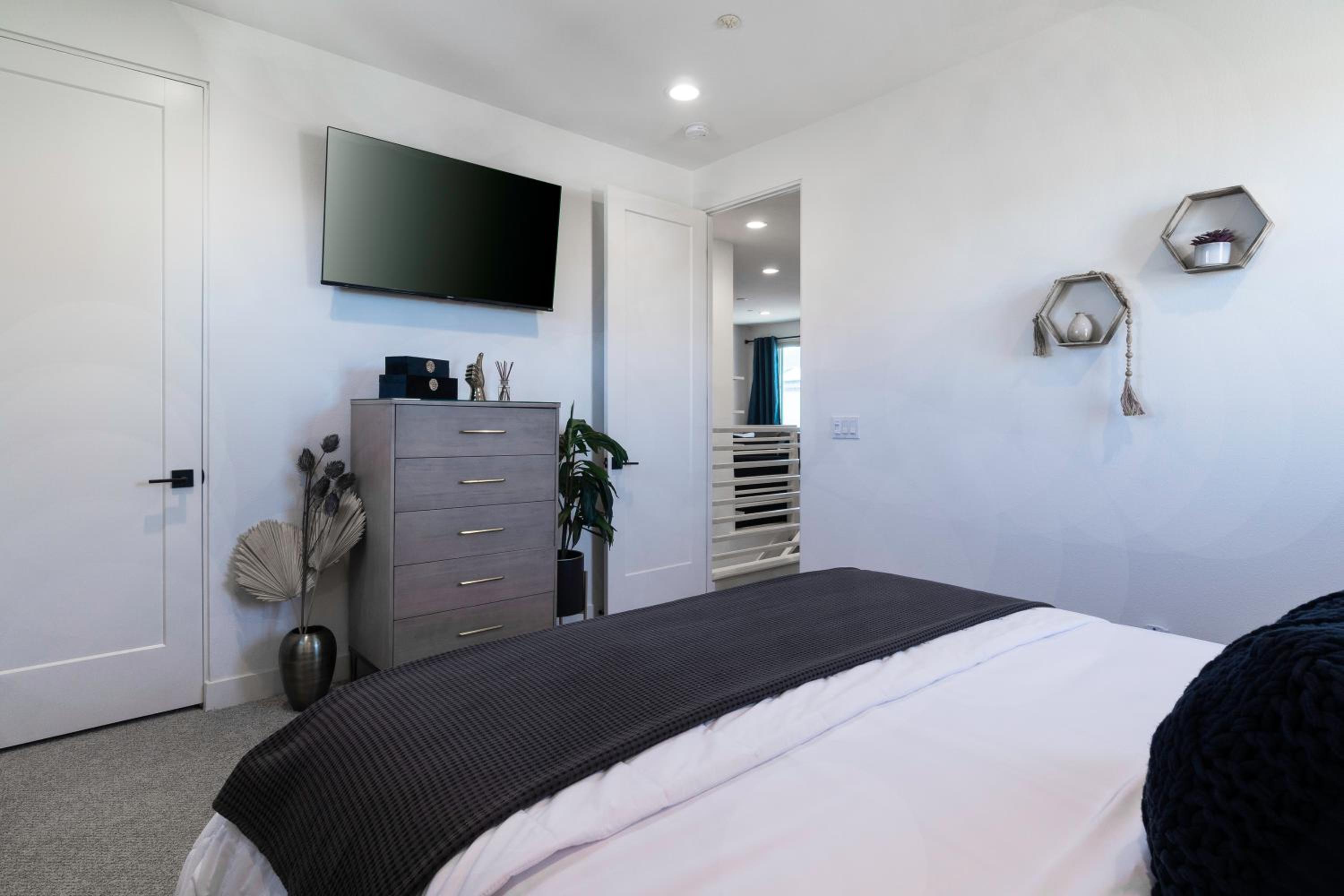 Three-Bedroom House photo 2