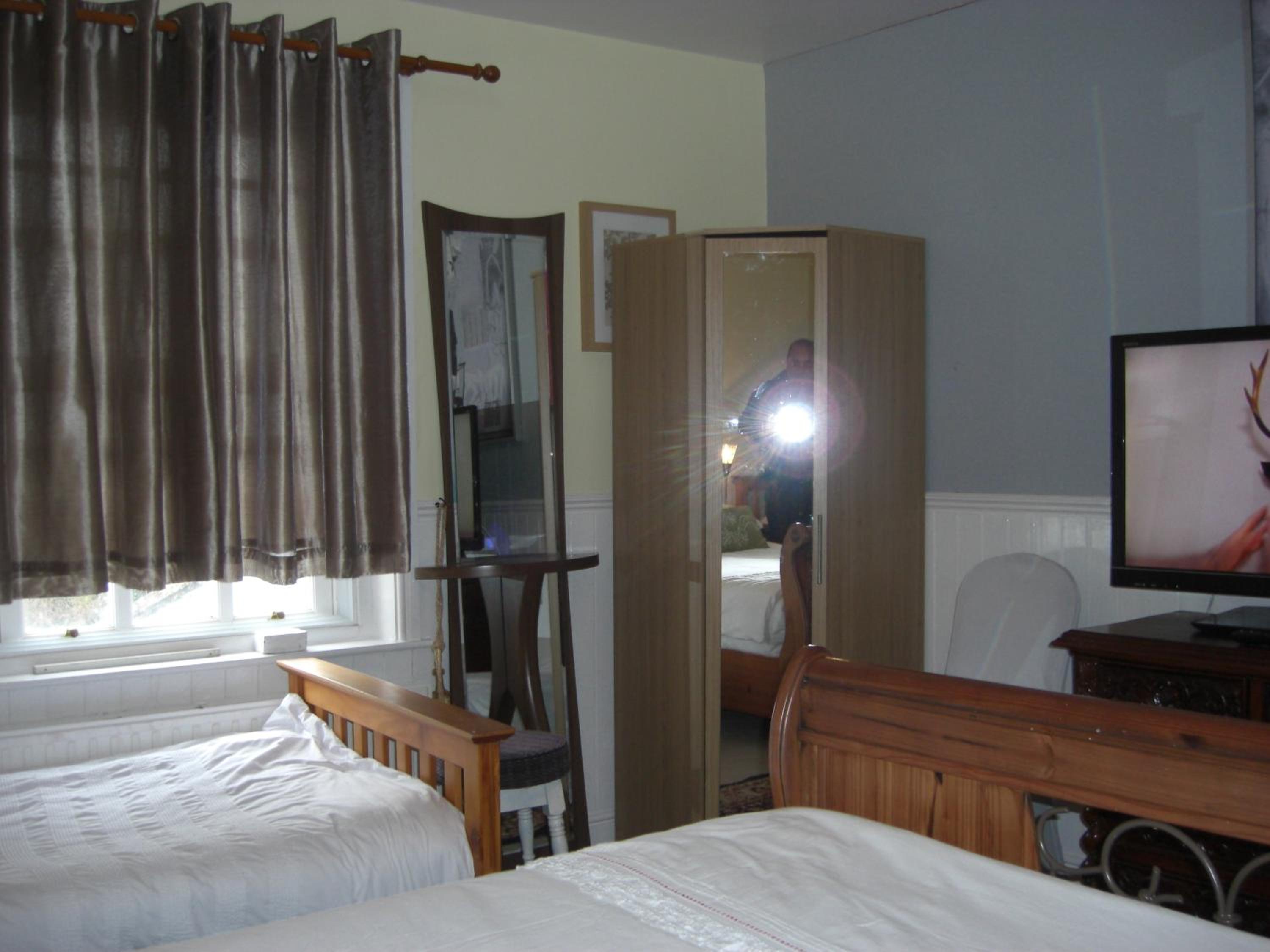 Double or Twin Room - Photo 4