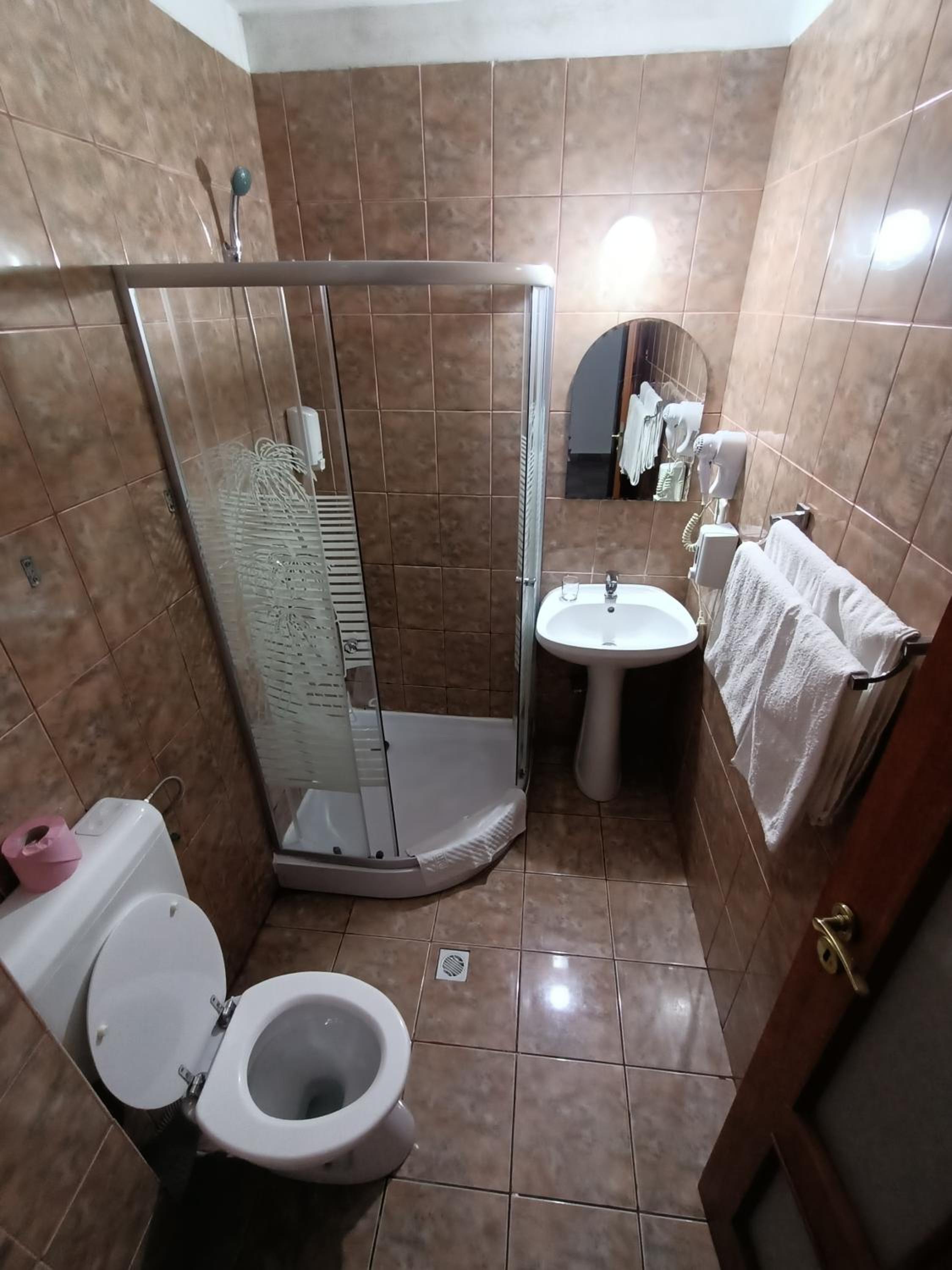 Double or Twin Room - Photo 4