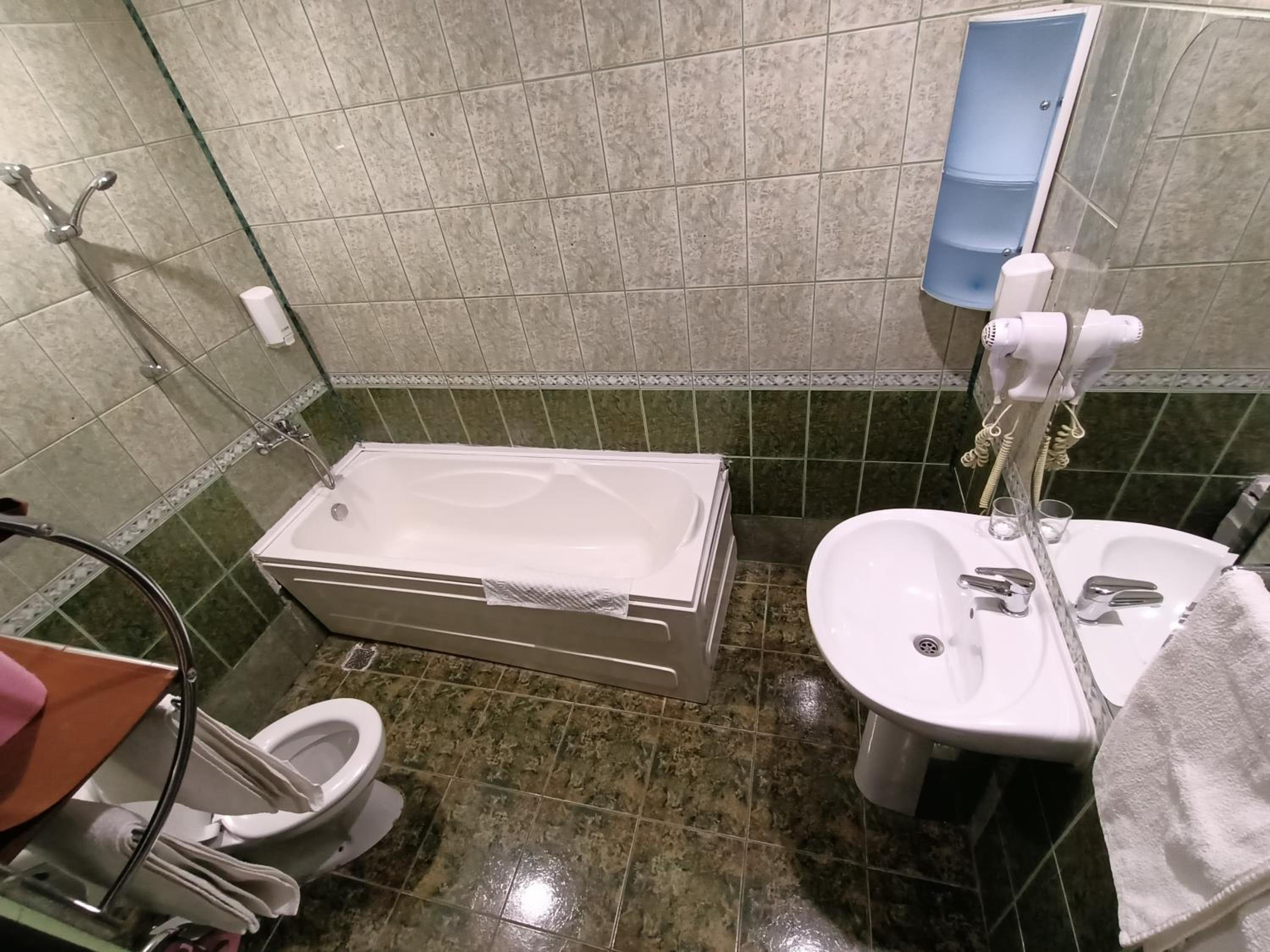 Double or Twin Room - Photo 6