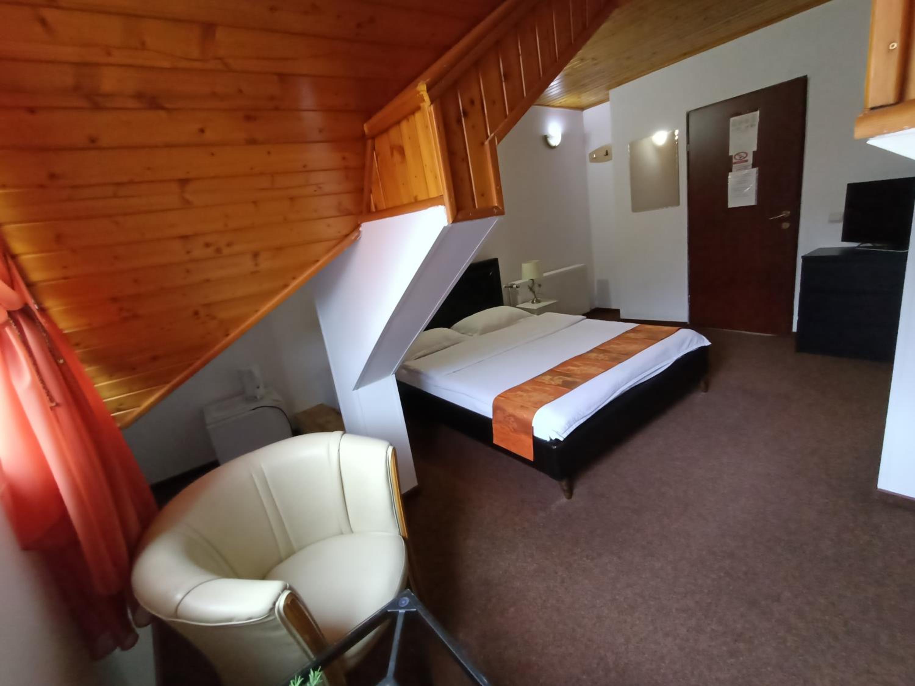 Double or Twin Room - Photo 17