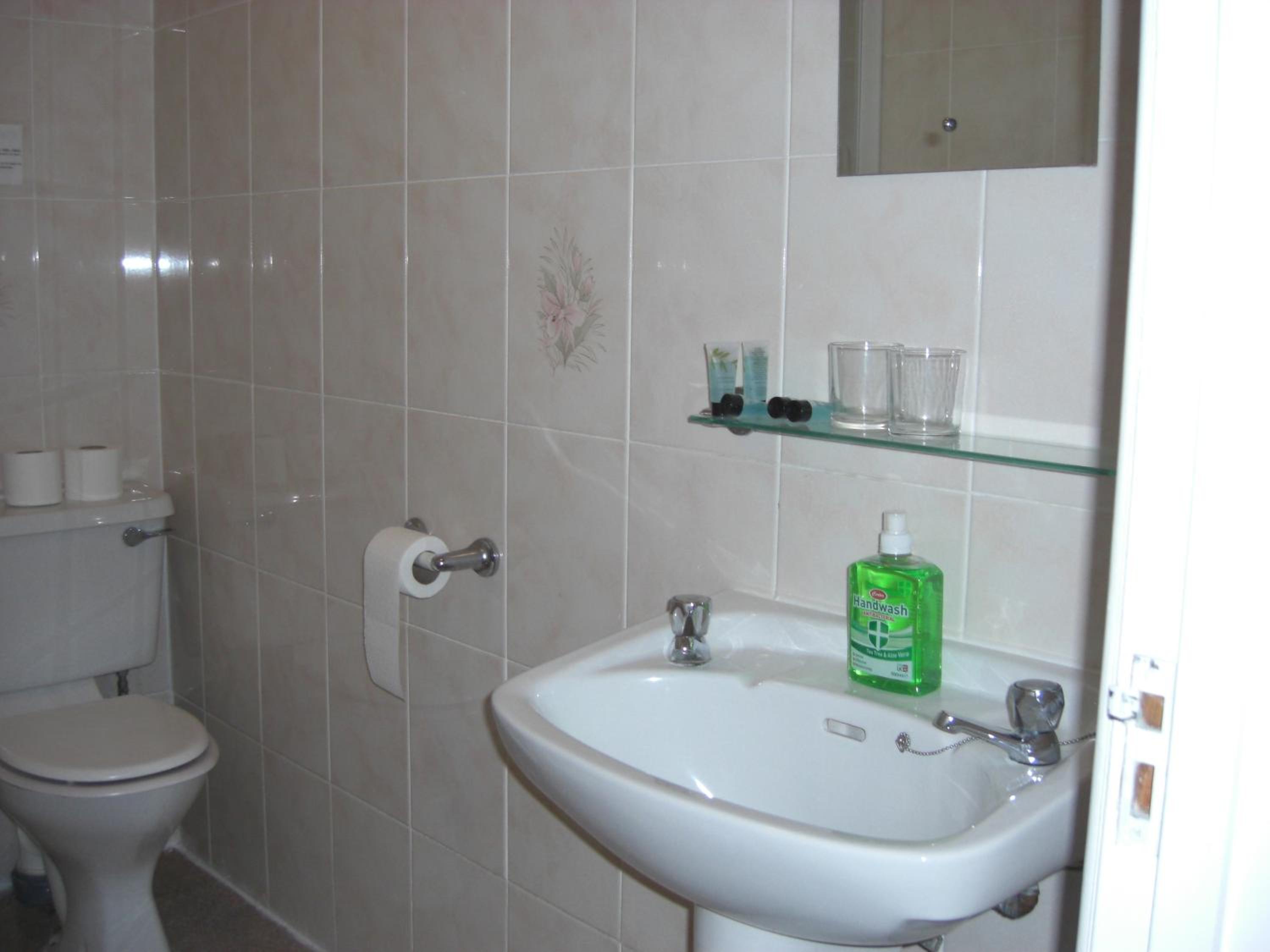 Double or Twin Room - Photo 7