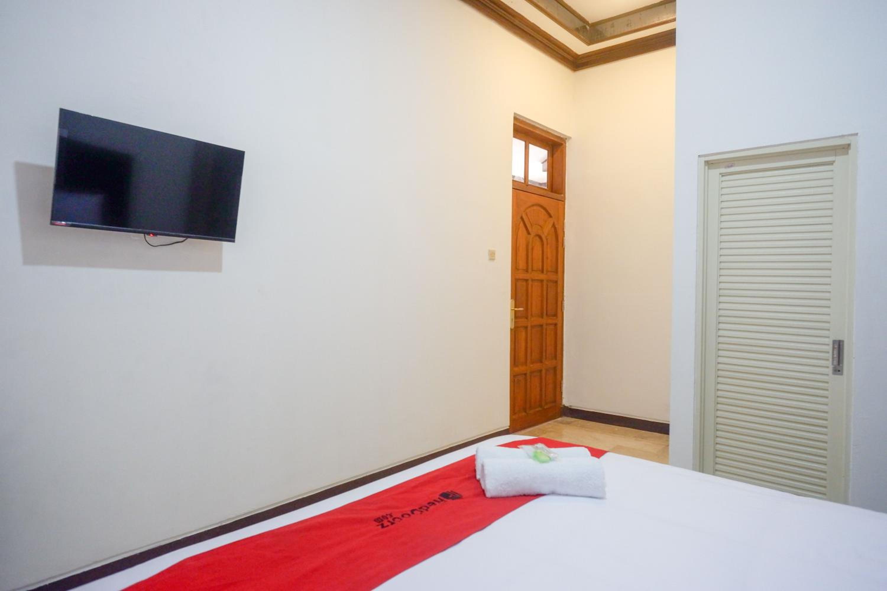 Deluxe Room - Photo 5