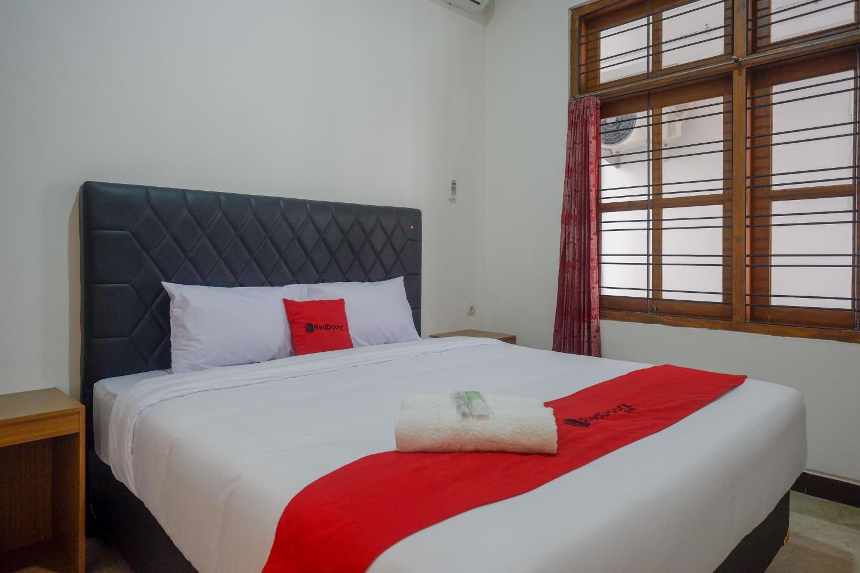Deluxe Room - Photo 6