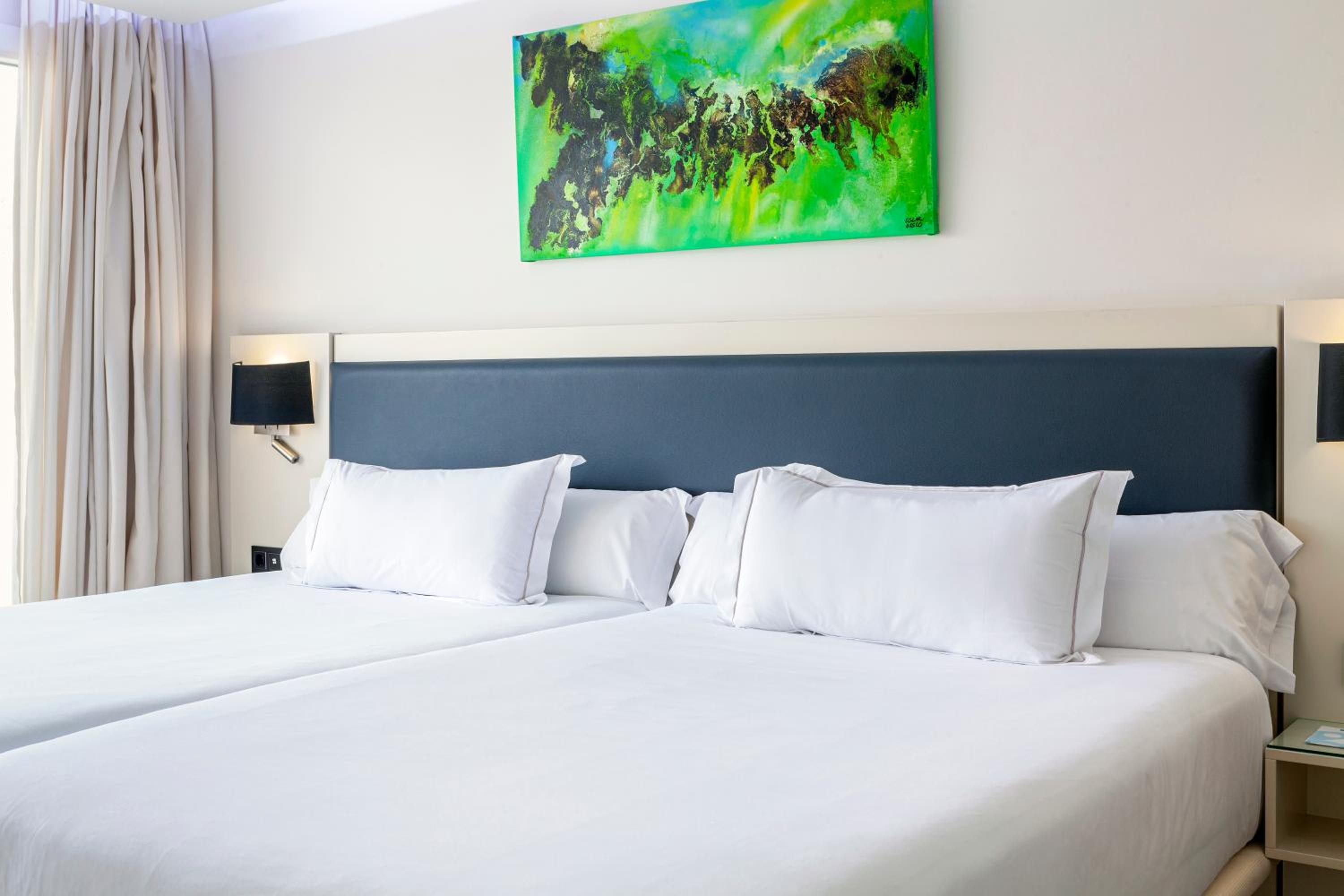 Superior Double Room (2 Adults + 1 Child) - Photo 2