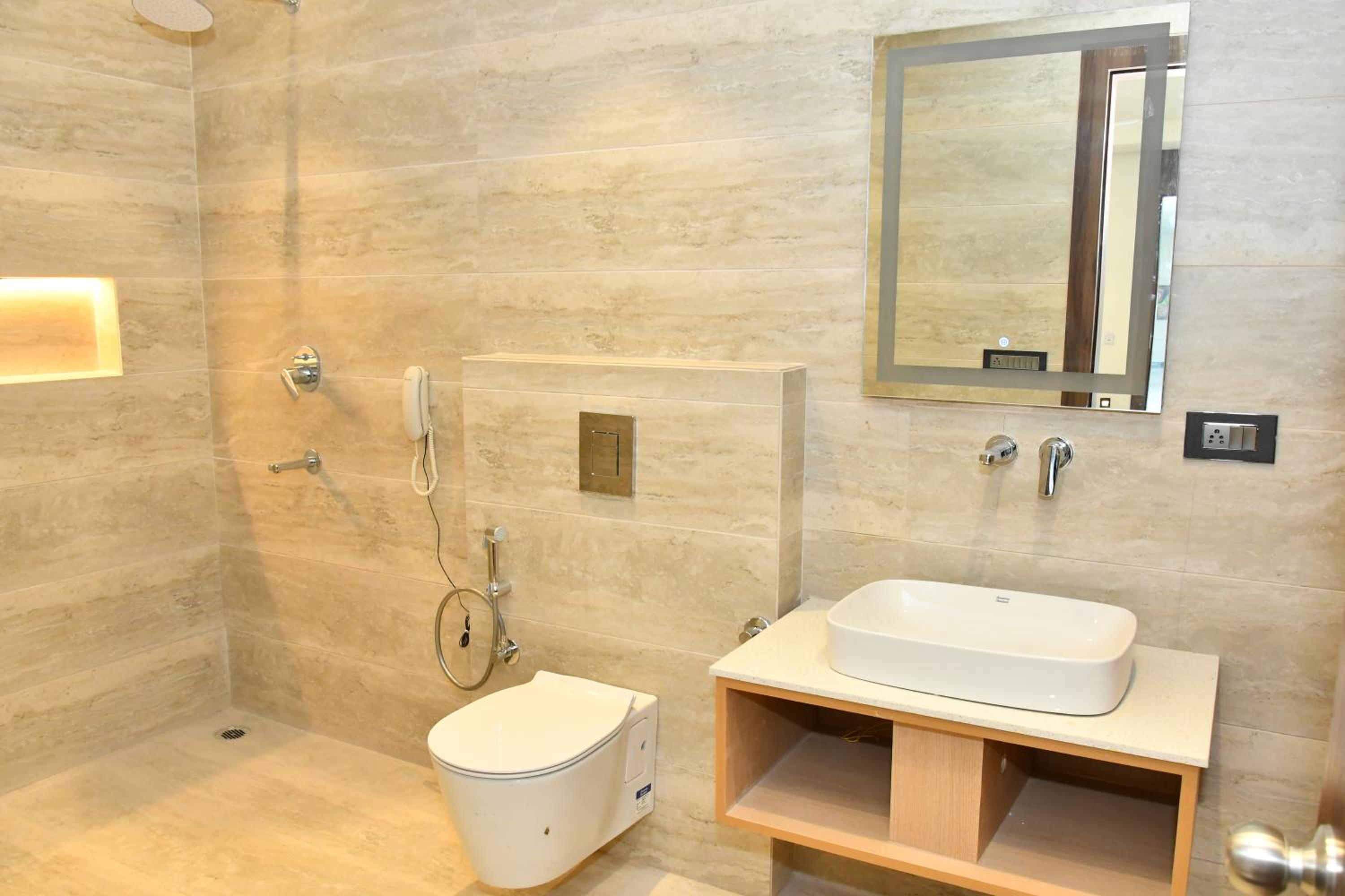 Deluxe Room (2 Adults + 1 Child) photo 3