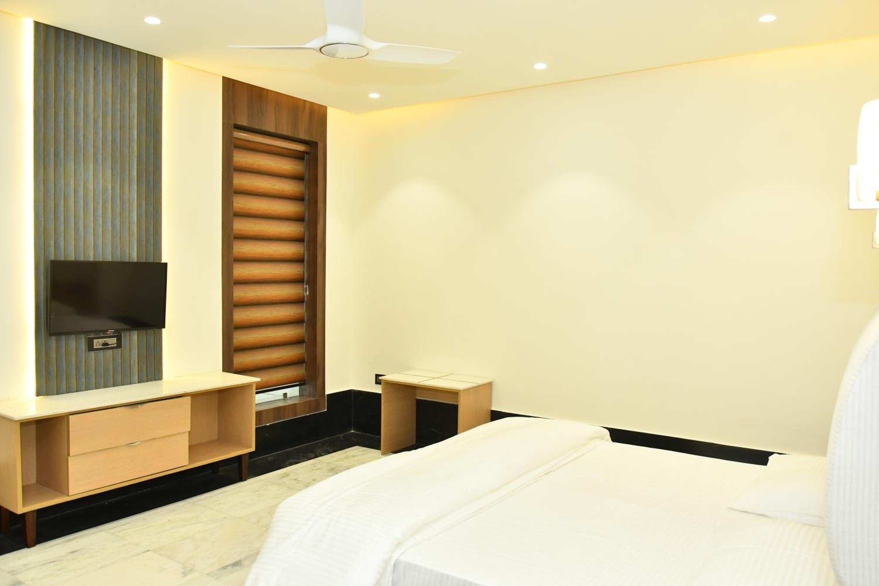 Standard King Room photo 1