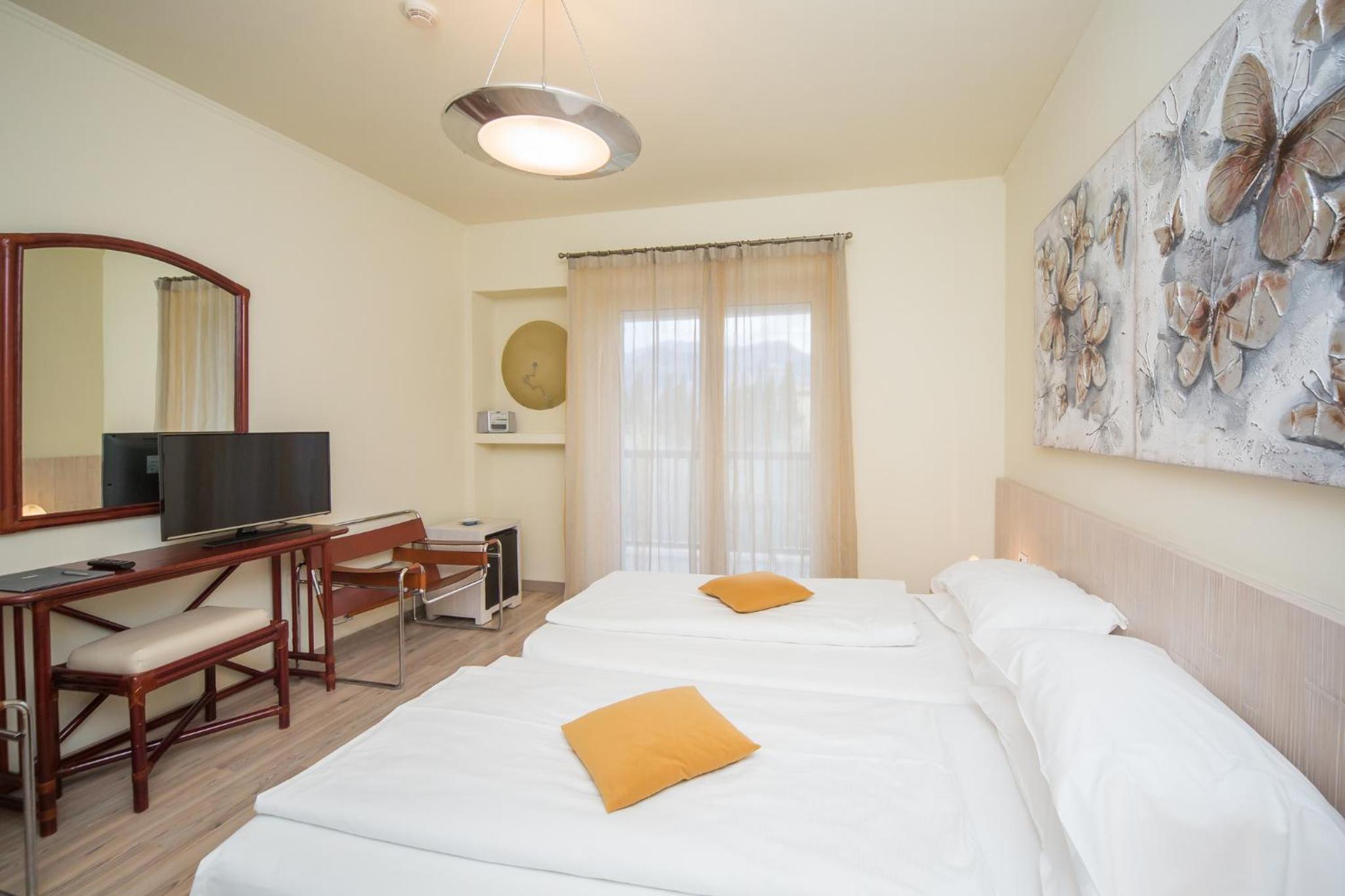 Standard Double or Twin Room - Photo 3