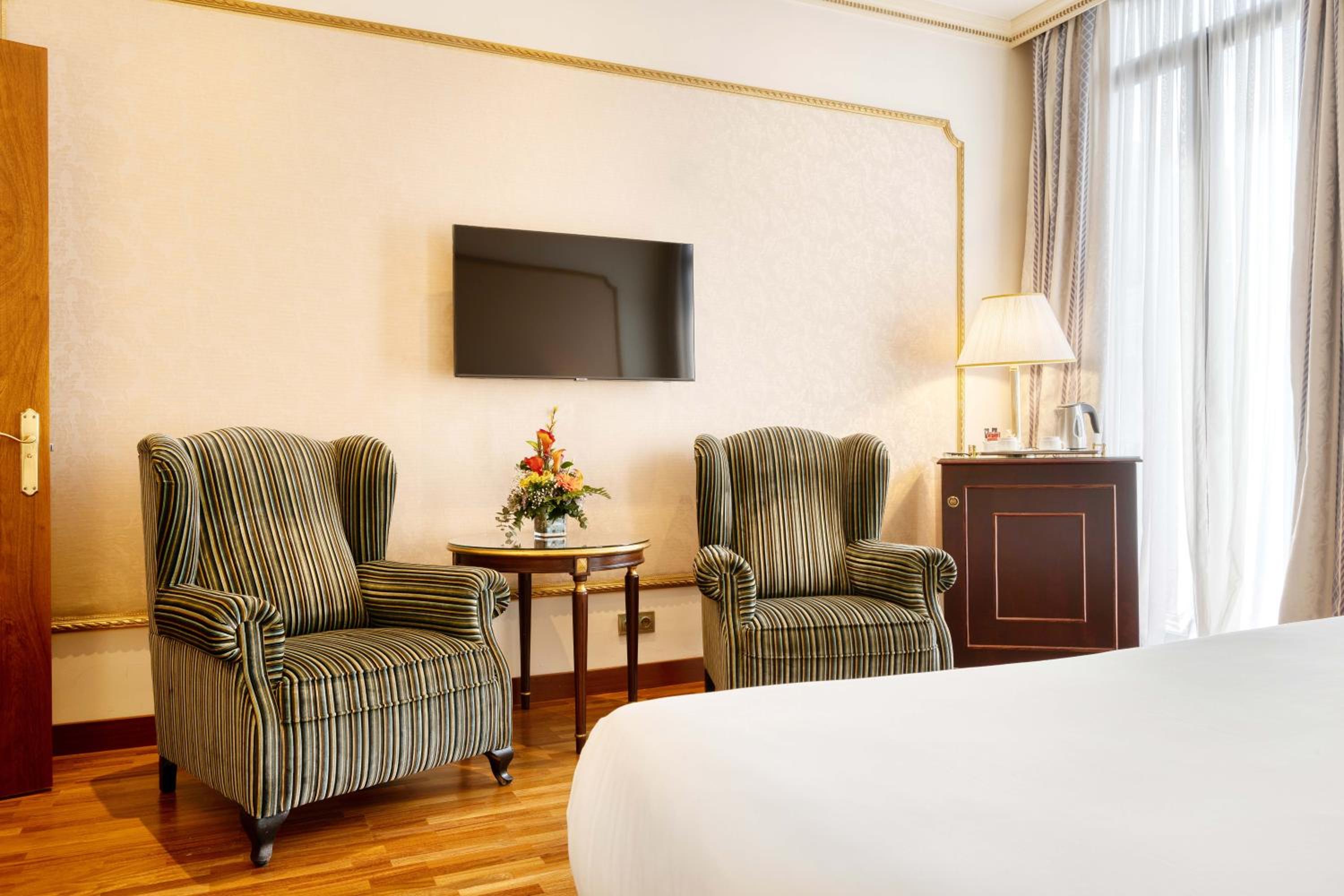 Queen Room With Spa Bath photo 1