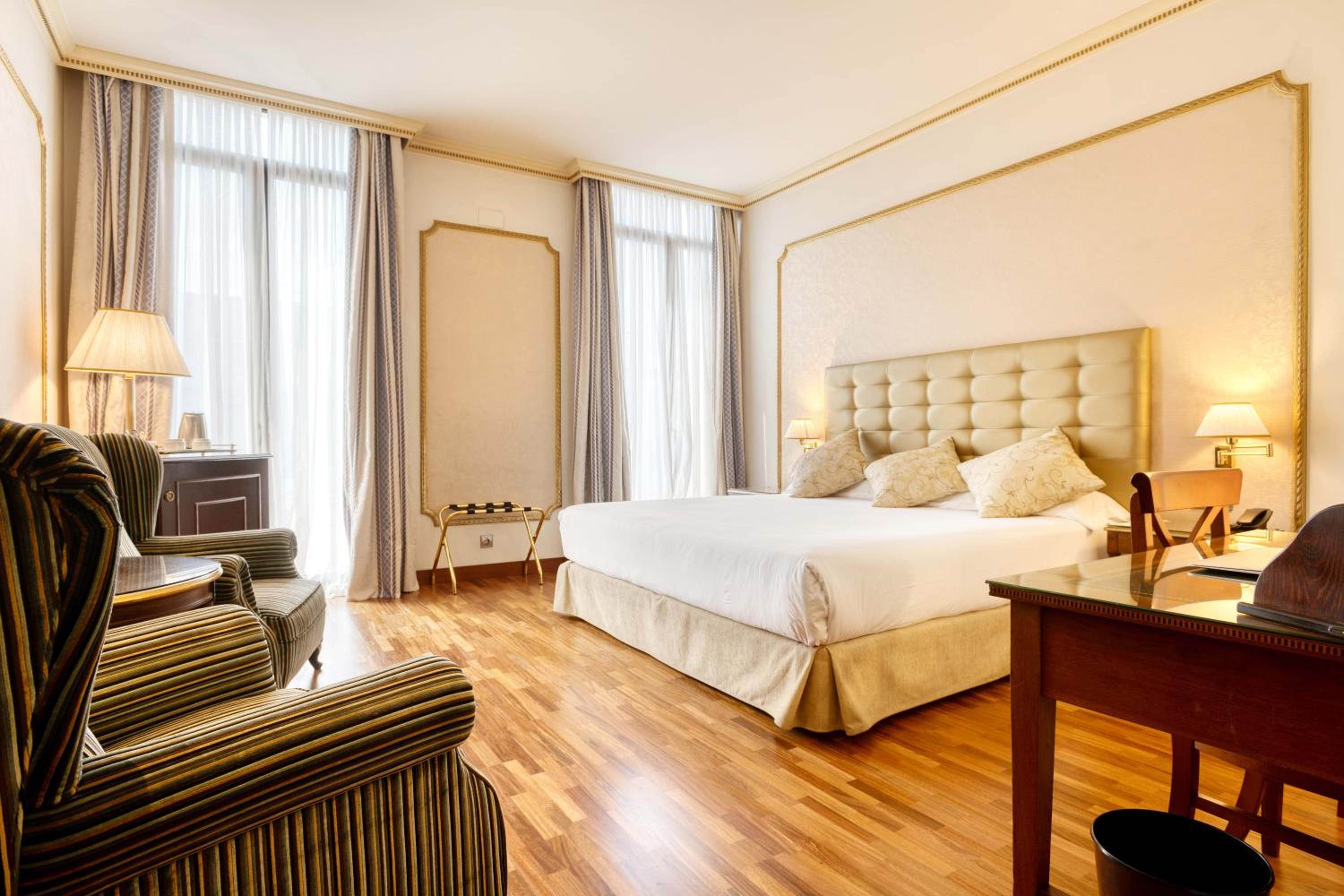 Deluxe Room with Jacuzzi photo 1