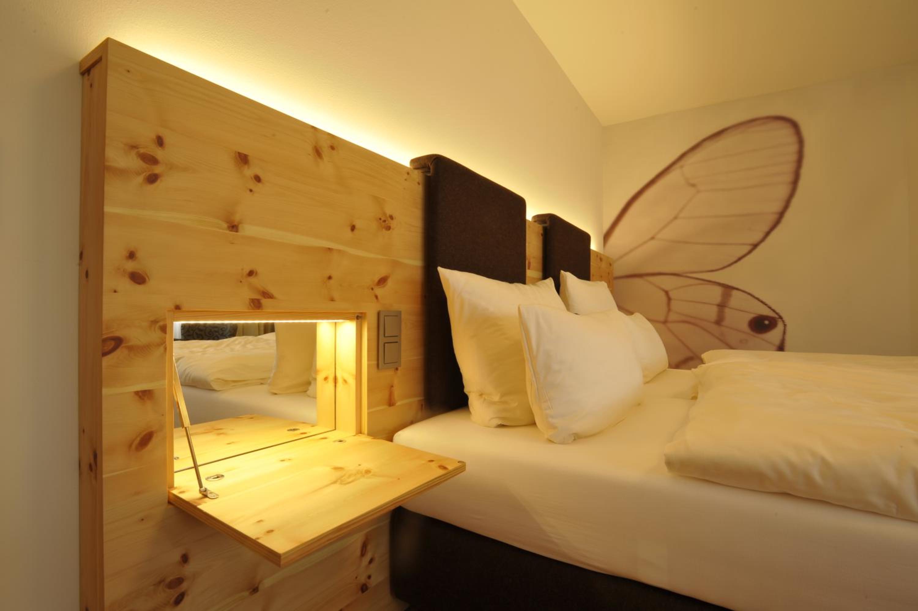 Deluxe Double Room with Balcony photo 2