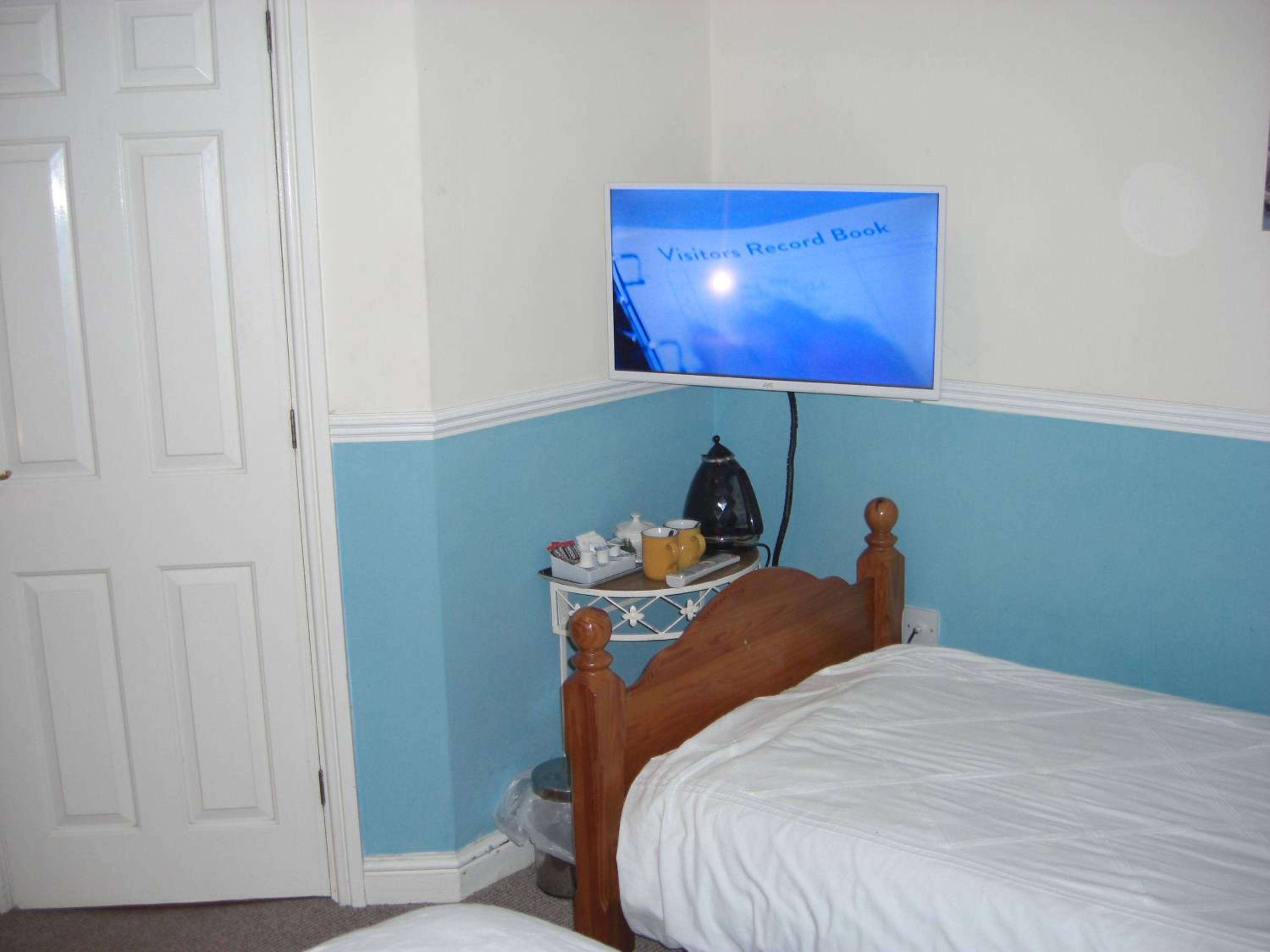 Superior Family Room - Photo 3