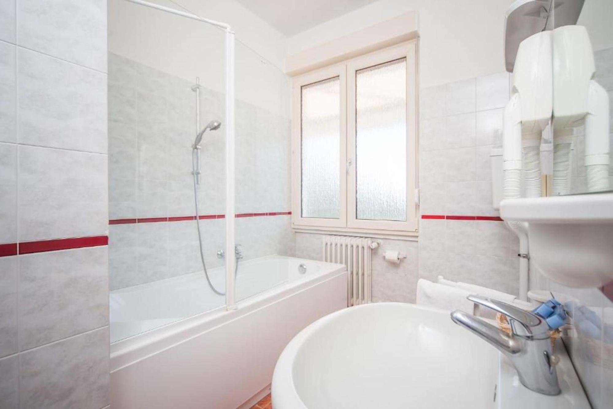Standard Triple Room - Photo 6