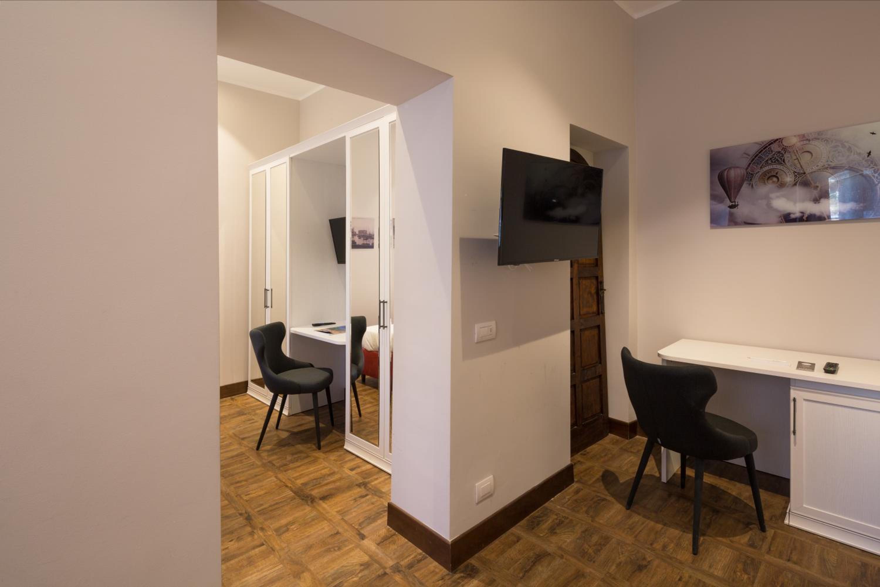 Suite with Spa Access photo 3