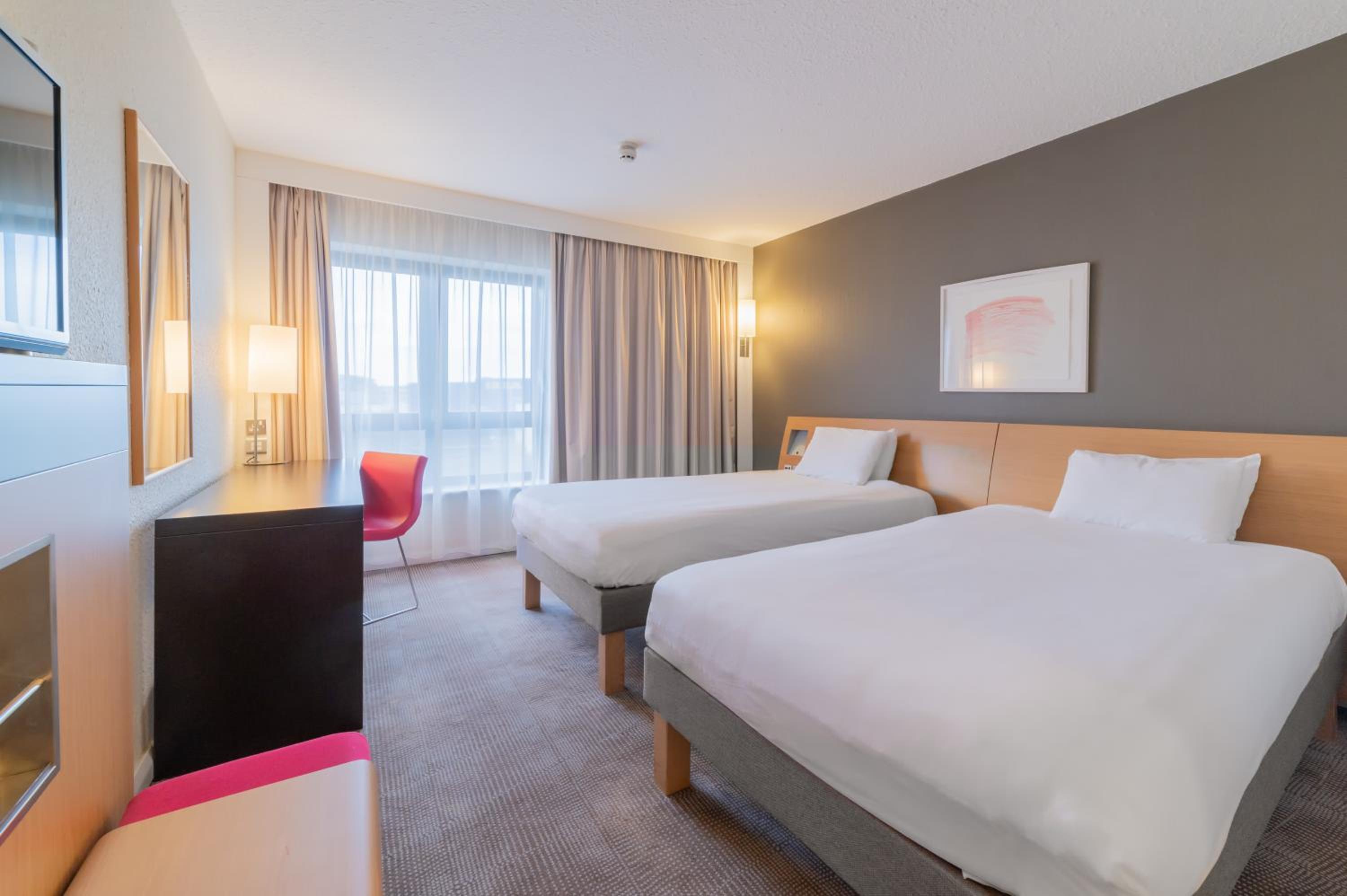 Standard Twin Room - Photo 1