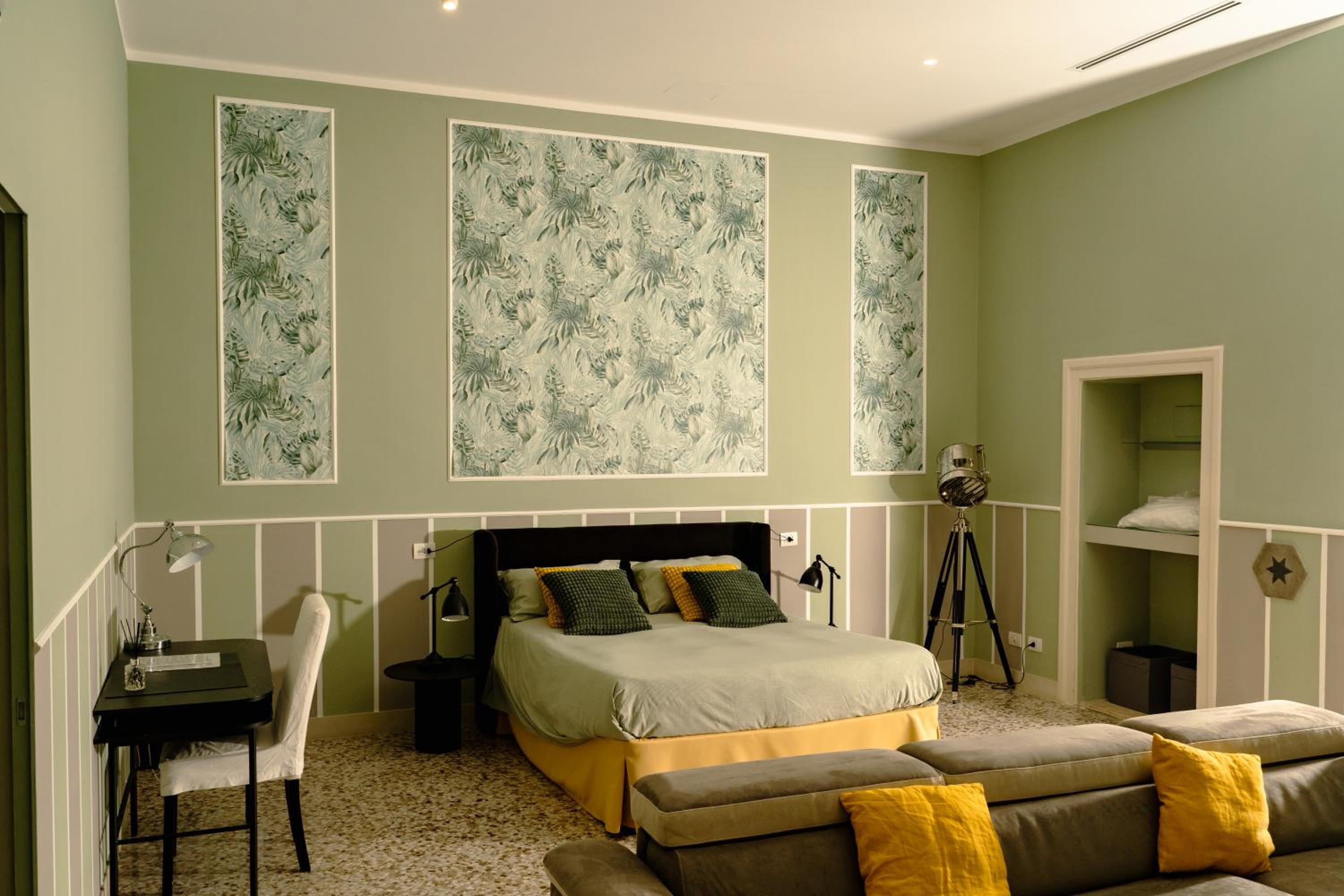 Superior Quadruple Room - Photo 10