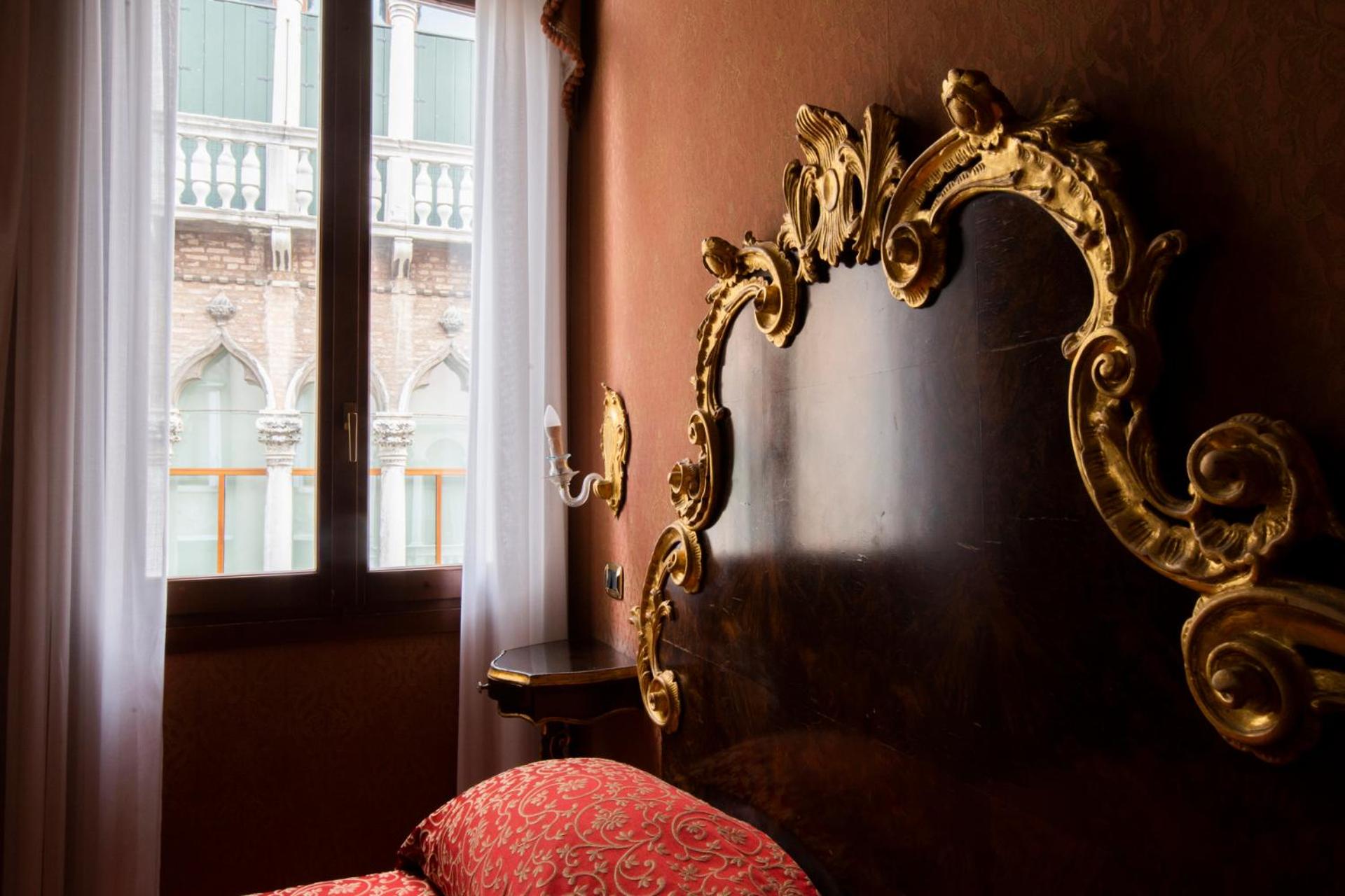 Deluxe Double or Twin Room photo 1