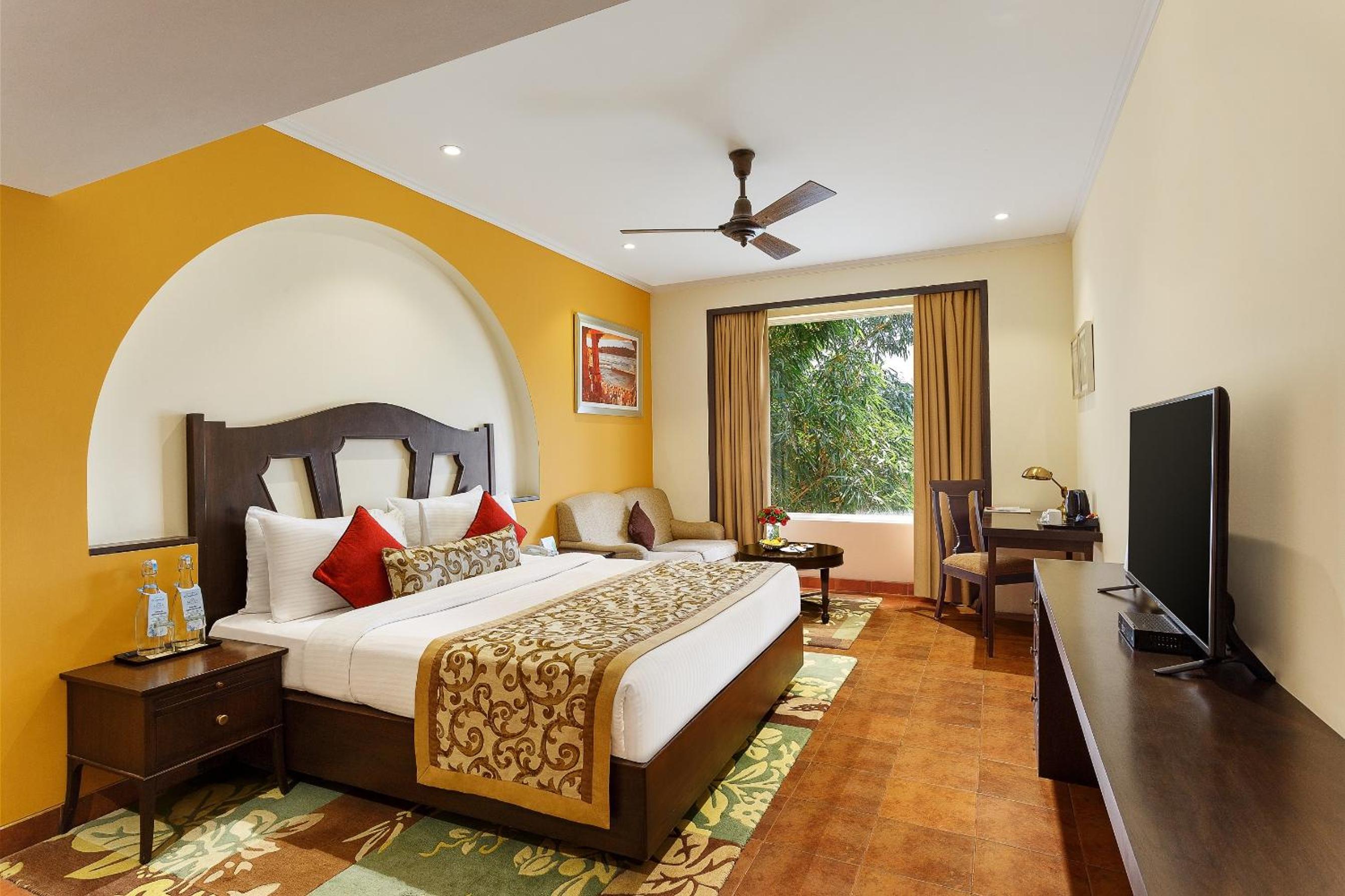 Deluxe Royal Room (Garden Facing) photo 3