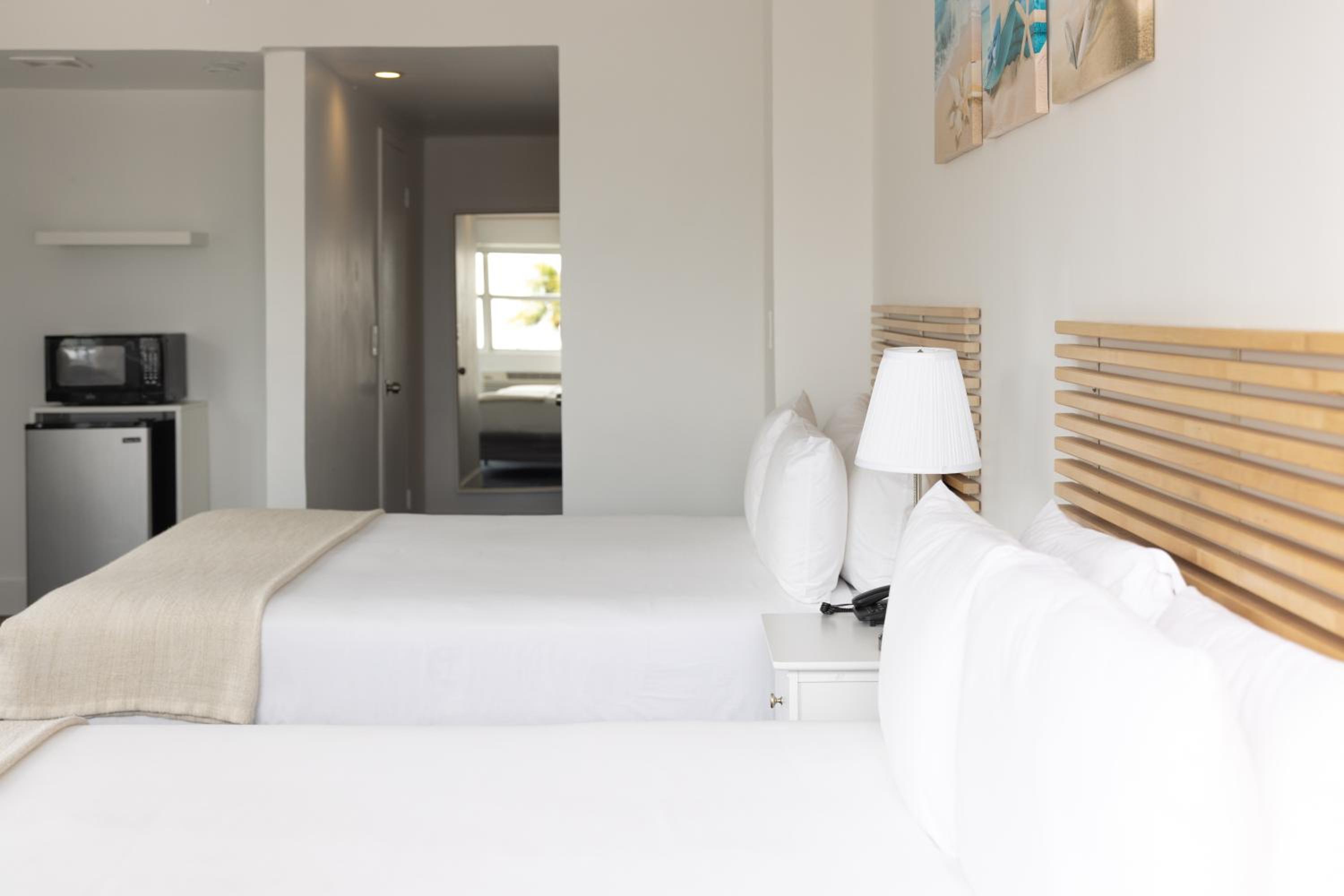 Deluxe Room with Two Double Beds - Photo 1
