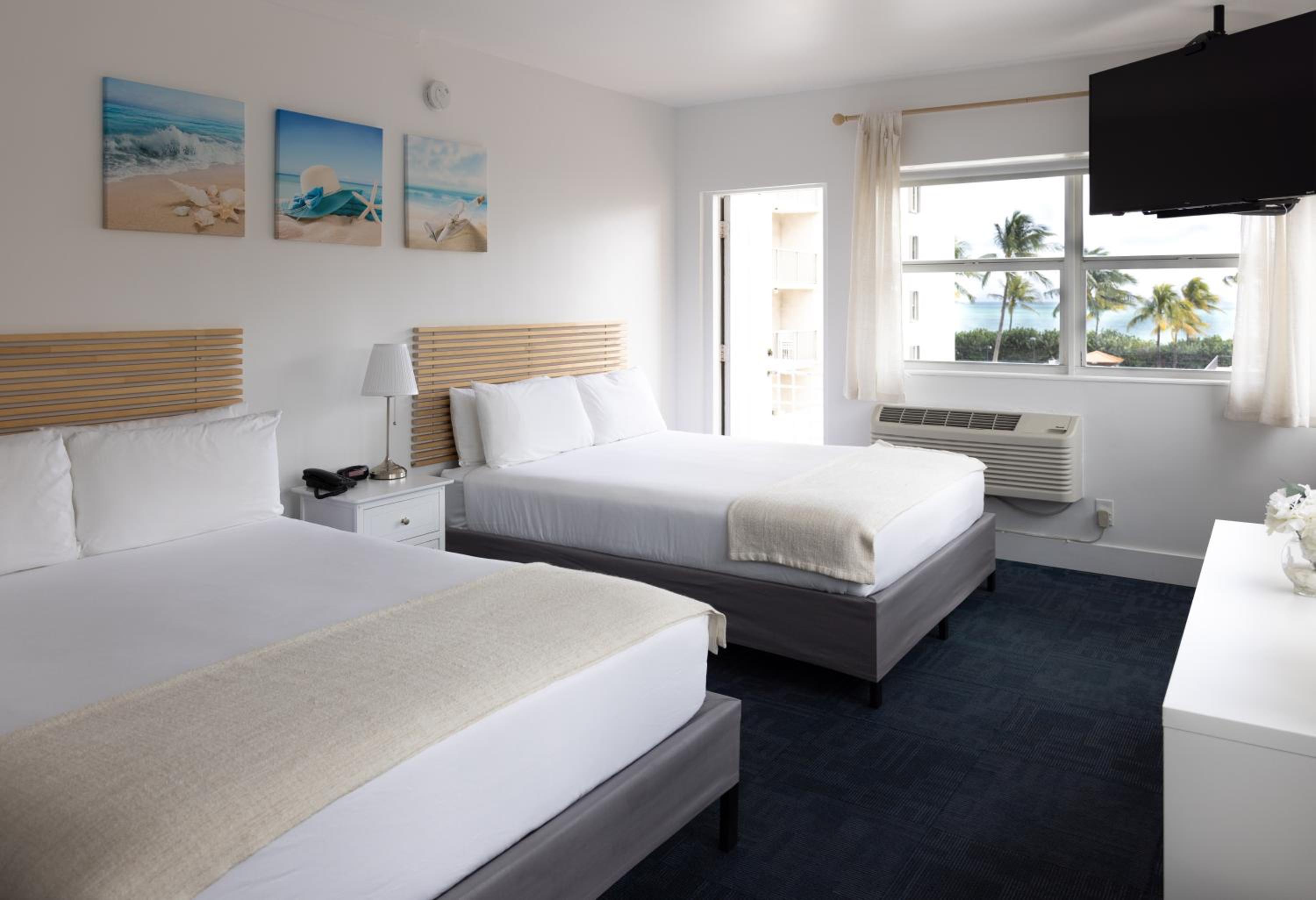 Deluxe Double Room with Balcony - Photo 1