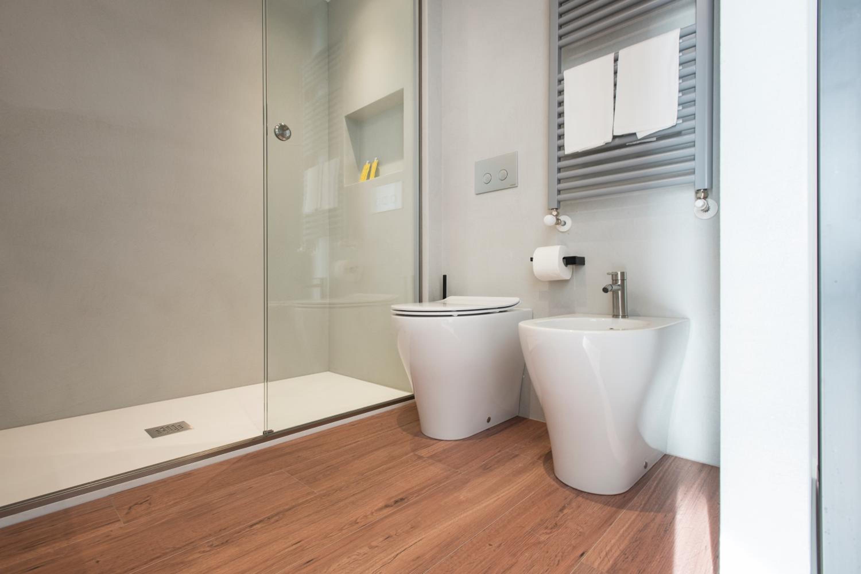Double Room with Balcony - Photo 19