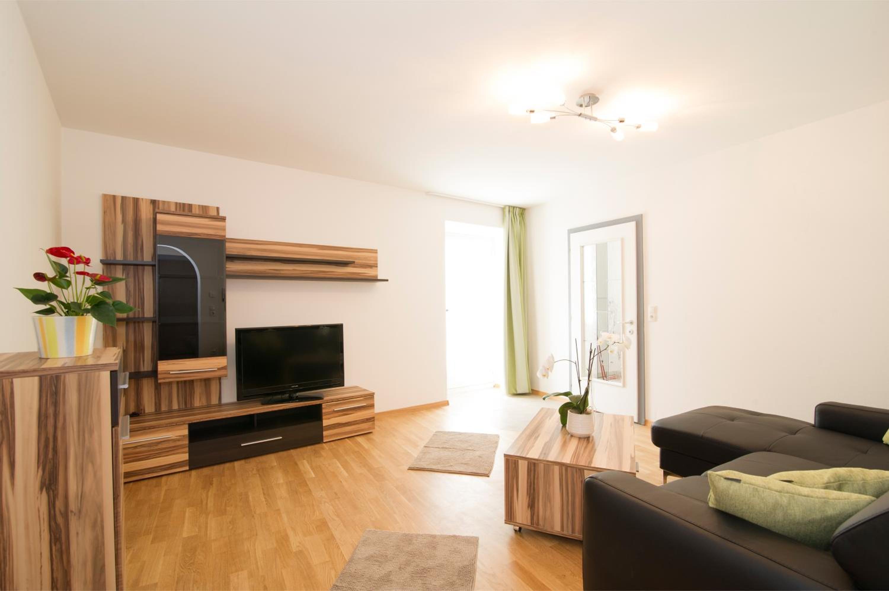 Apartment photo 2