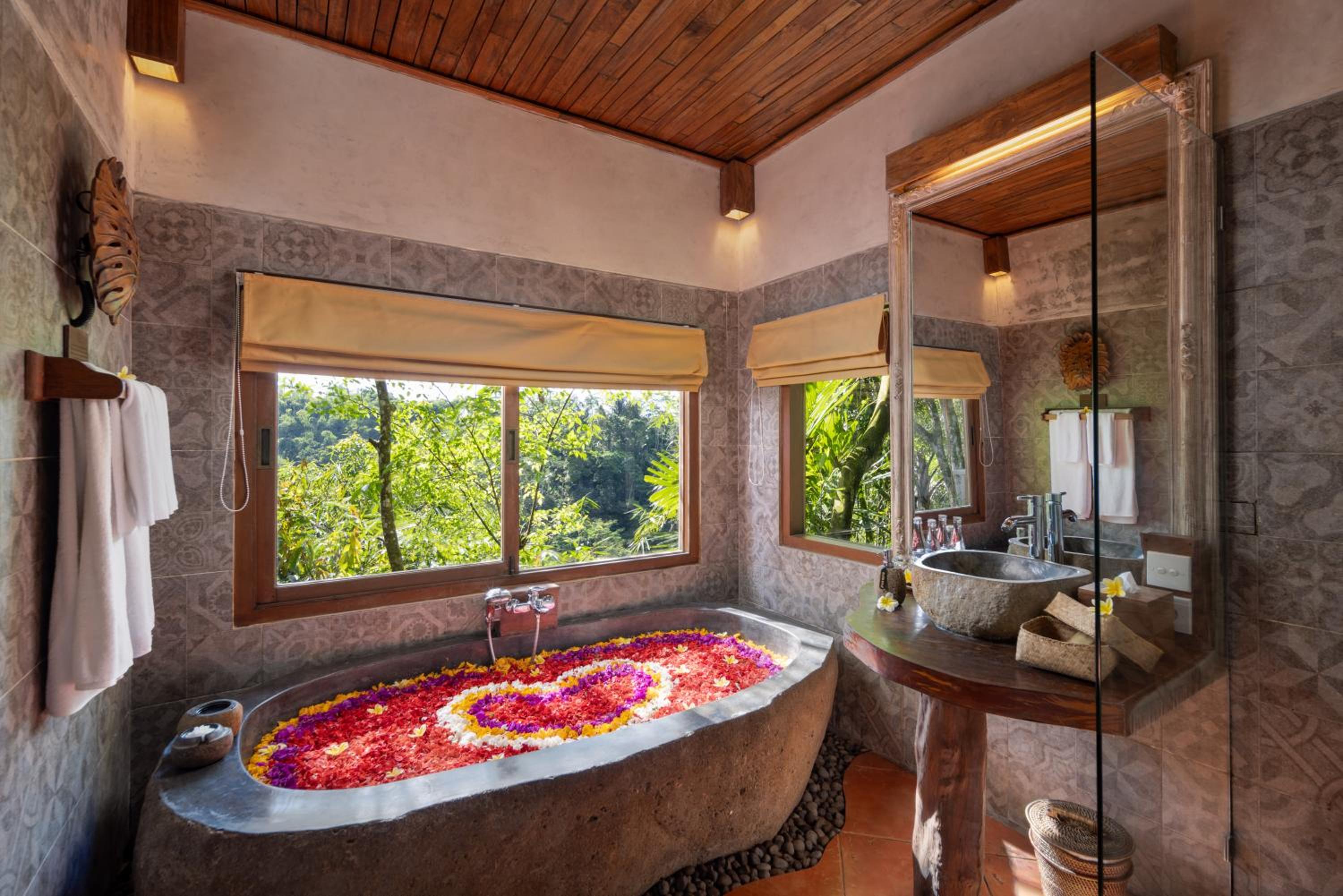 Honeymooner Rain Forest Jungle Suite with Free Mini-bar  - Photo 5
