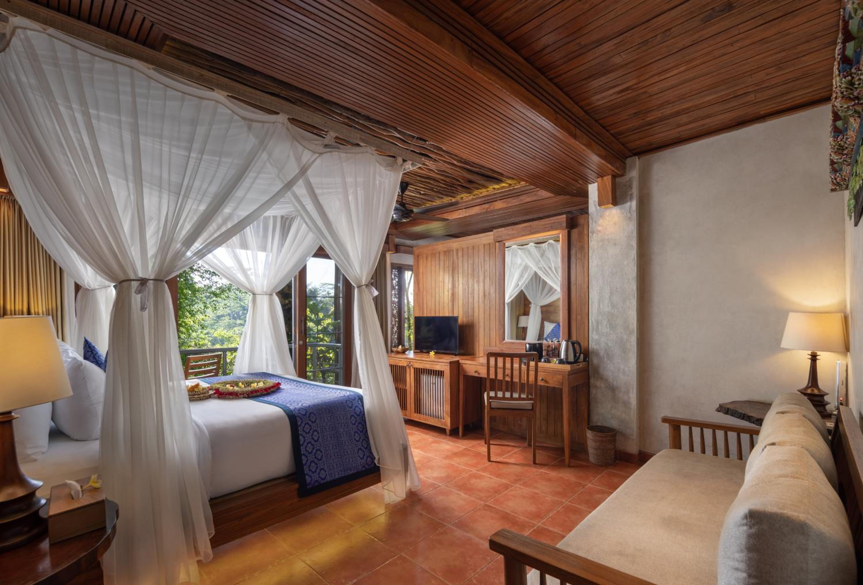 Honeymooner Rain Forest Jungle Suite with Free Mini-bar  - Photo 2